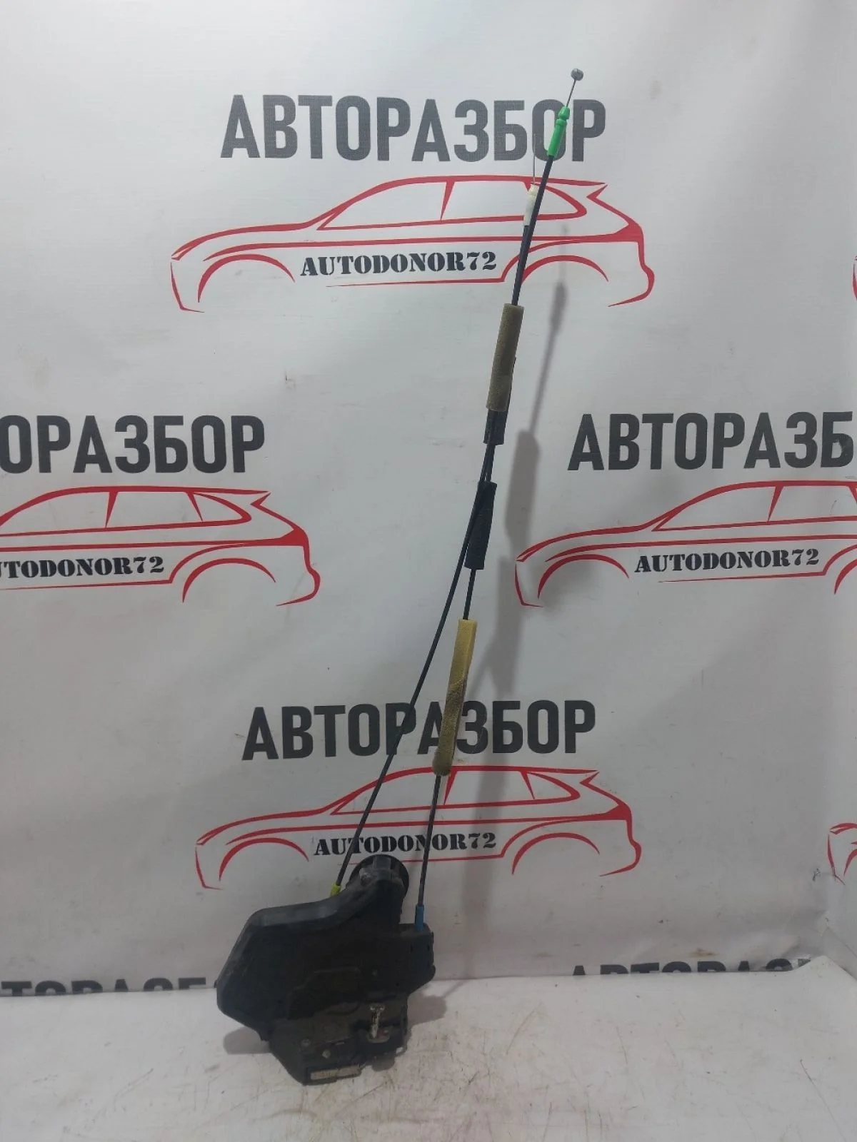 Замок двери задней правой Toyota Avensis T250 (2003—2006)