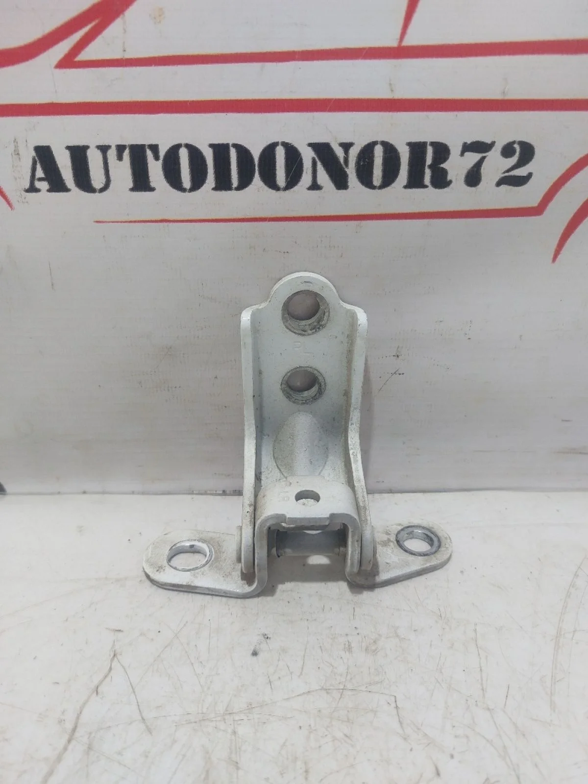 Петля двери задней правой нижняя Hyundai i20 I (2008—2012)