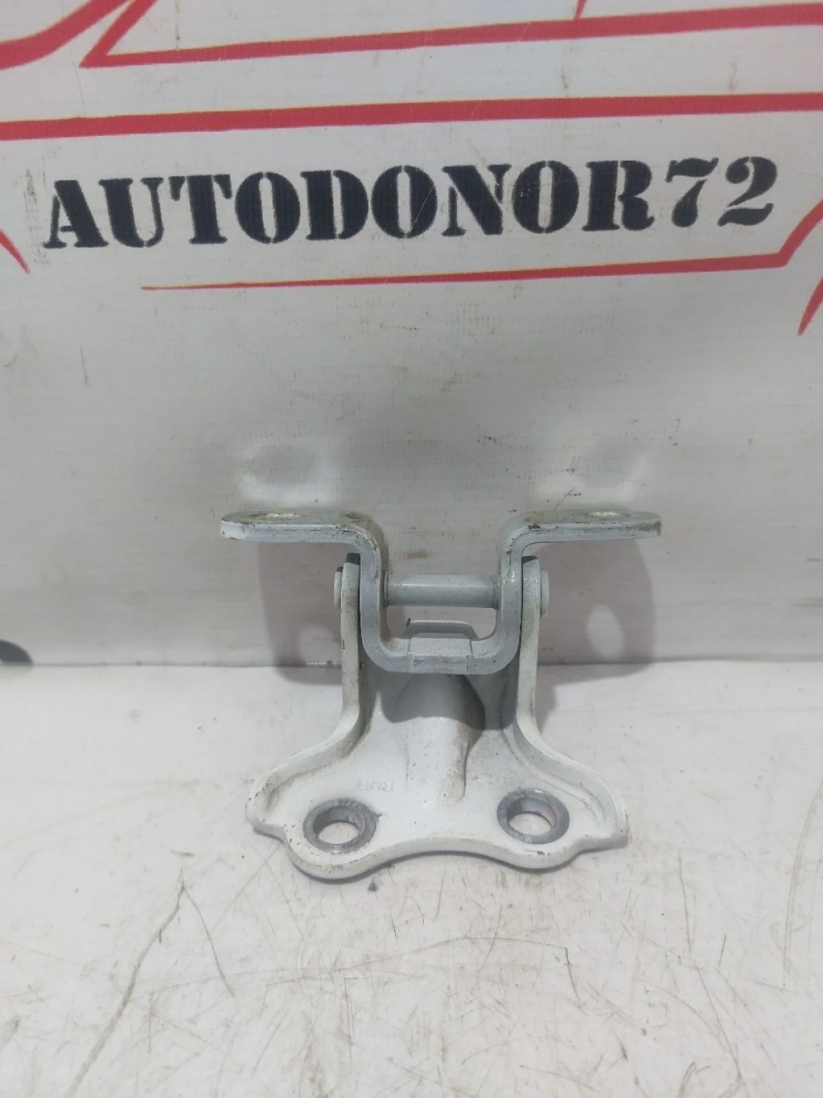 Петля двери задней правой верхняя Hyundai i20 I (2008—2012)