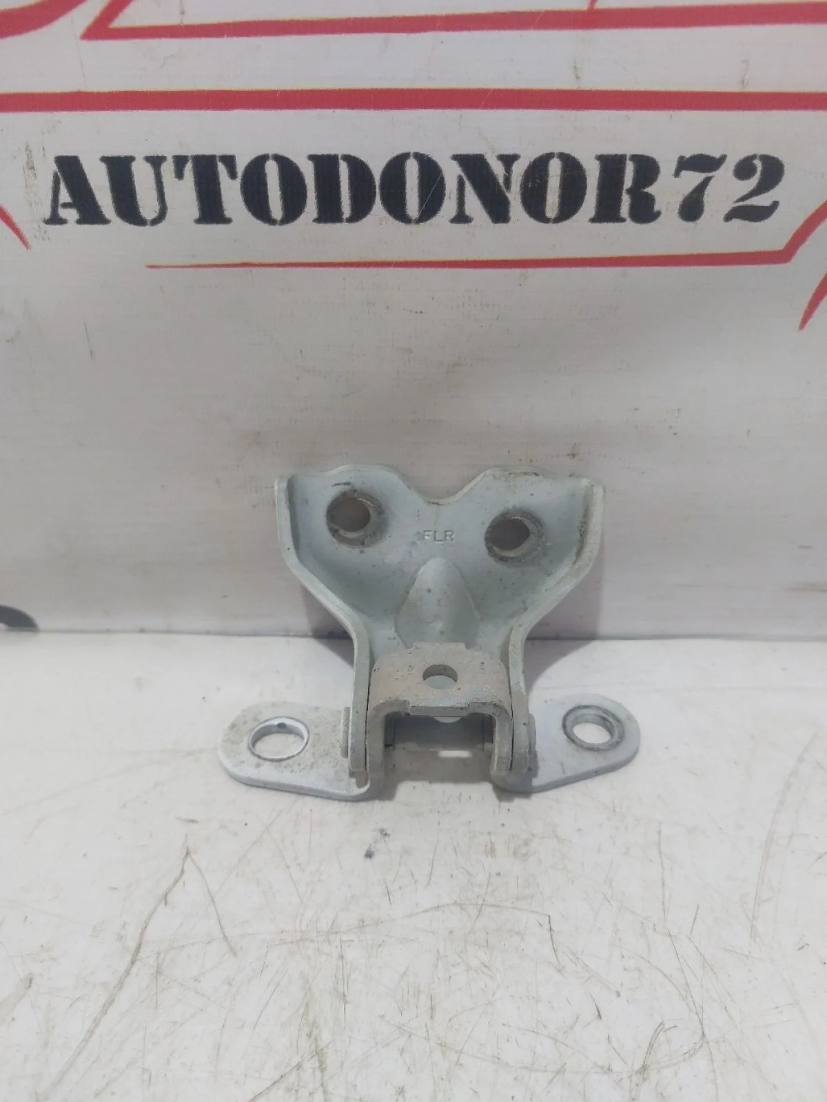 Петля двери передней правой нижняя Hyundai i20 I (2008—2012)