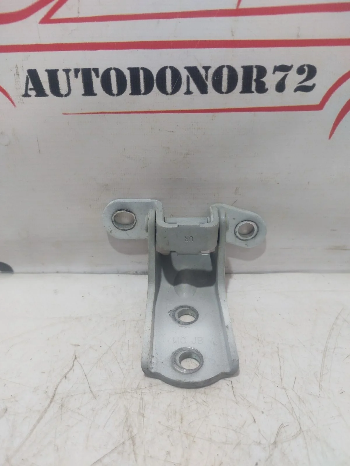 Петля двери передней правой верхняя Hyundai Solaris I (2010—2014)