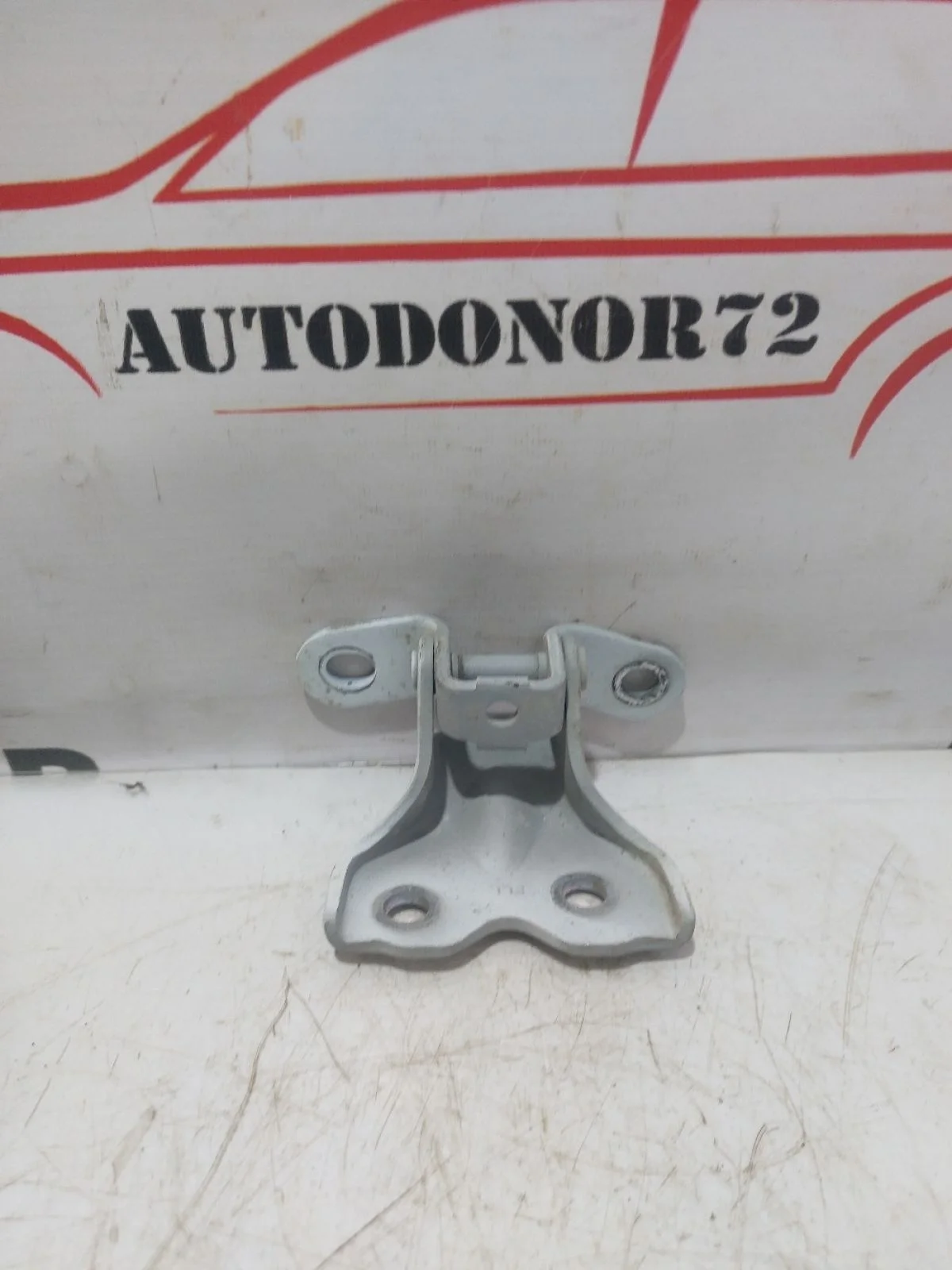 Петля двери передней левой нижняя Hyundai Solaris I (2010—2014)