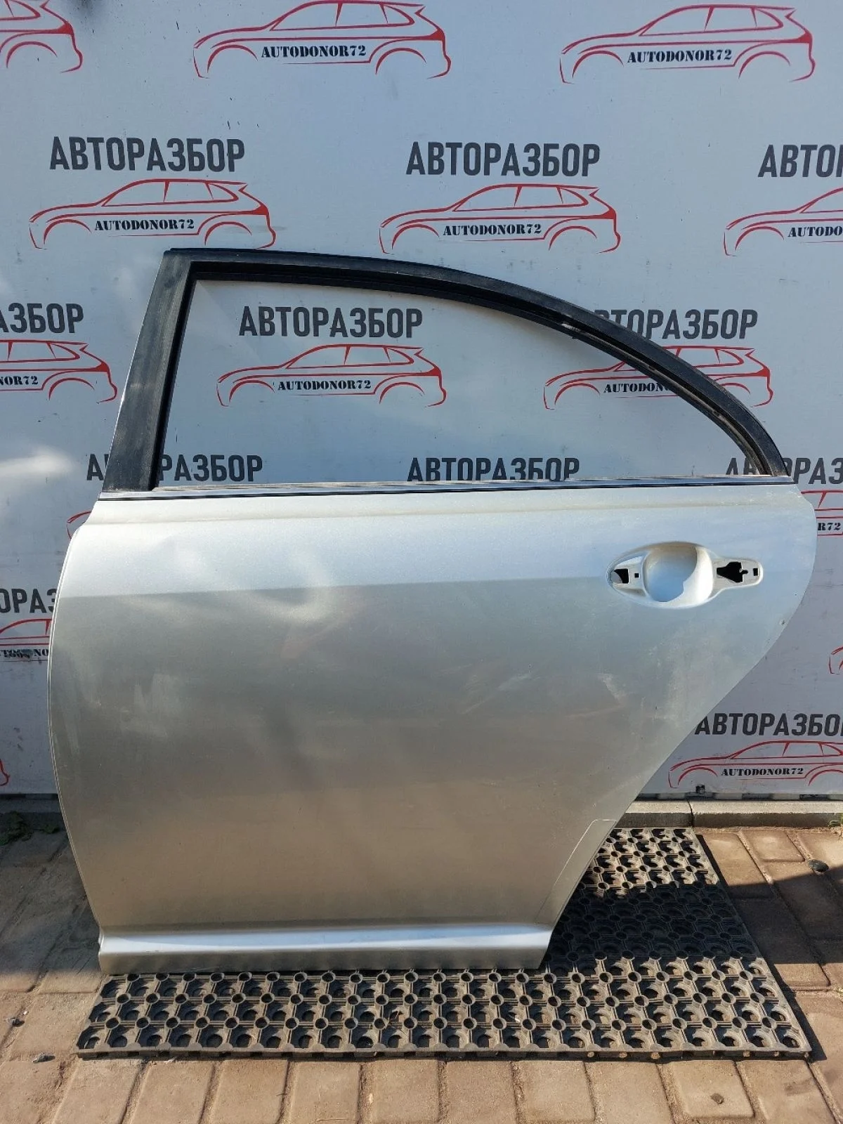 Дверь задняя левая Toyota Avensis T250 (2003—2006)