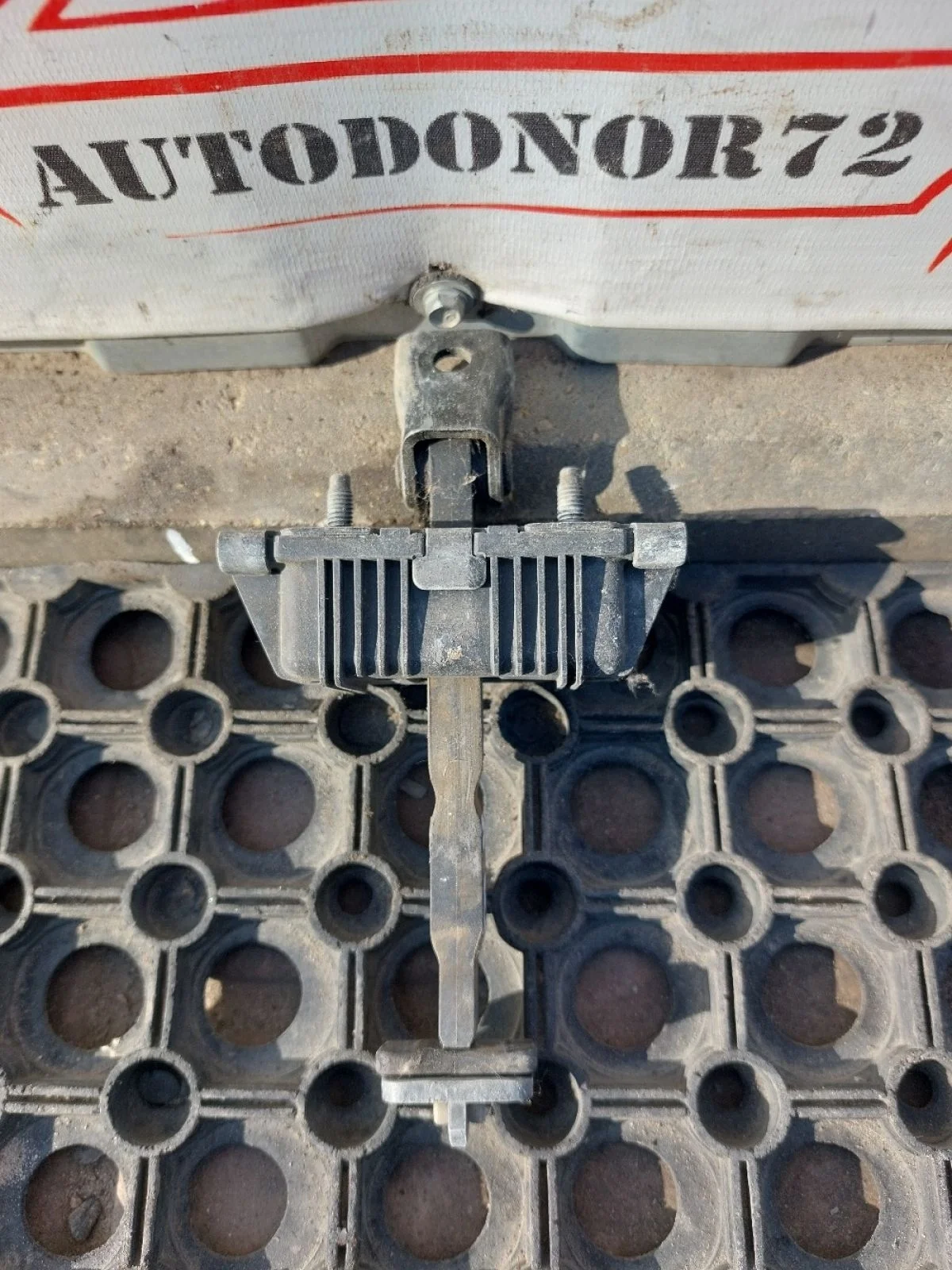 Ограничитель двери передней Toyota Avensis T250 (2003—2006)