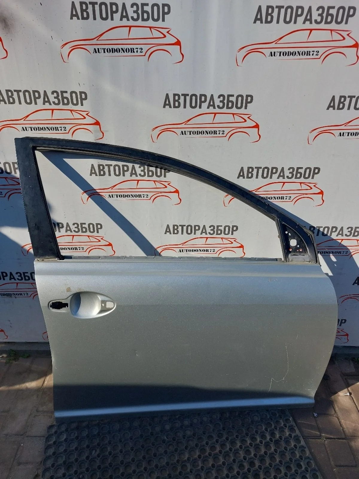 Дверь передняя правая Toyota Avensis T250 рестайлинг (2006—2009)