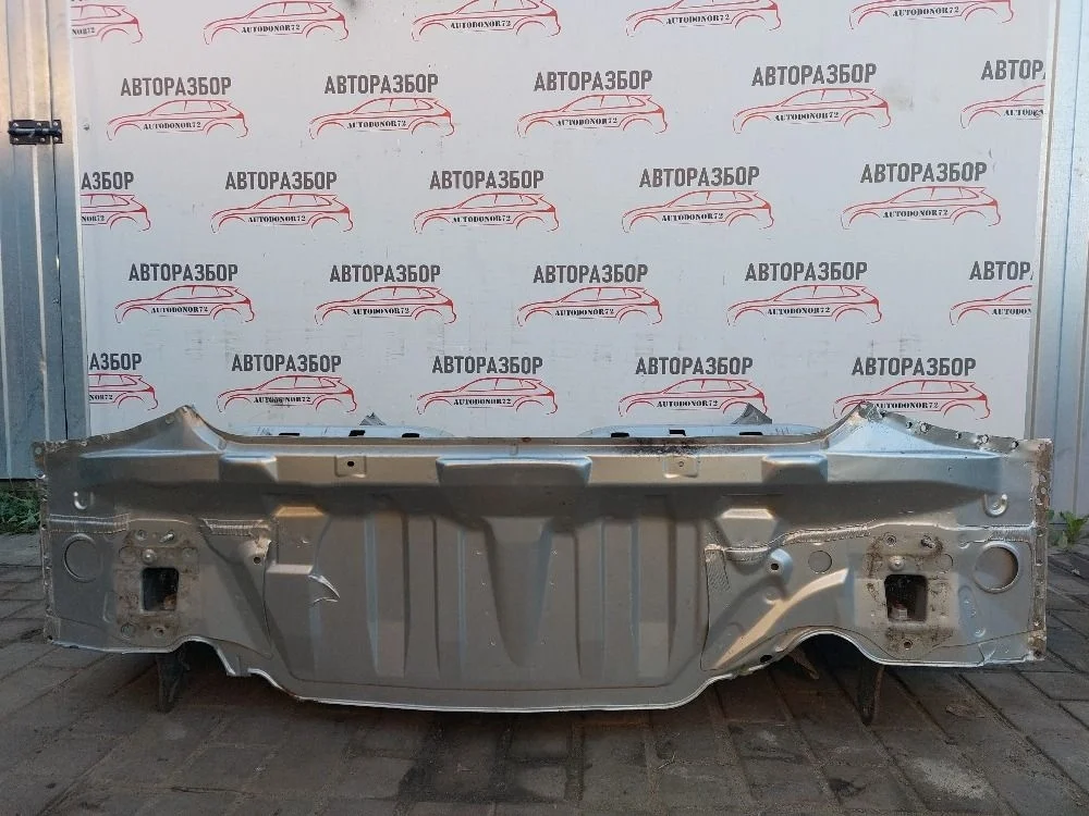 Задняя панель с тазиком Toyota Avensis T250 рестайлинг (2006—2009)