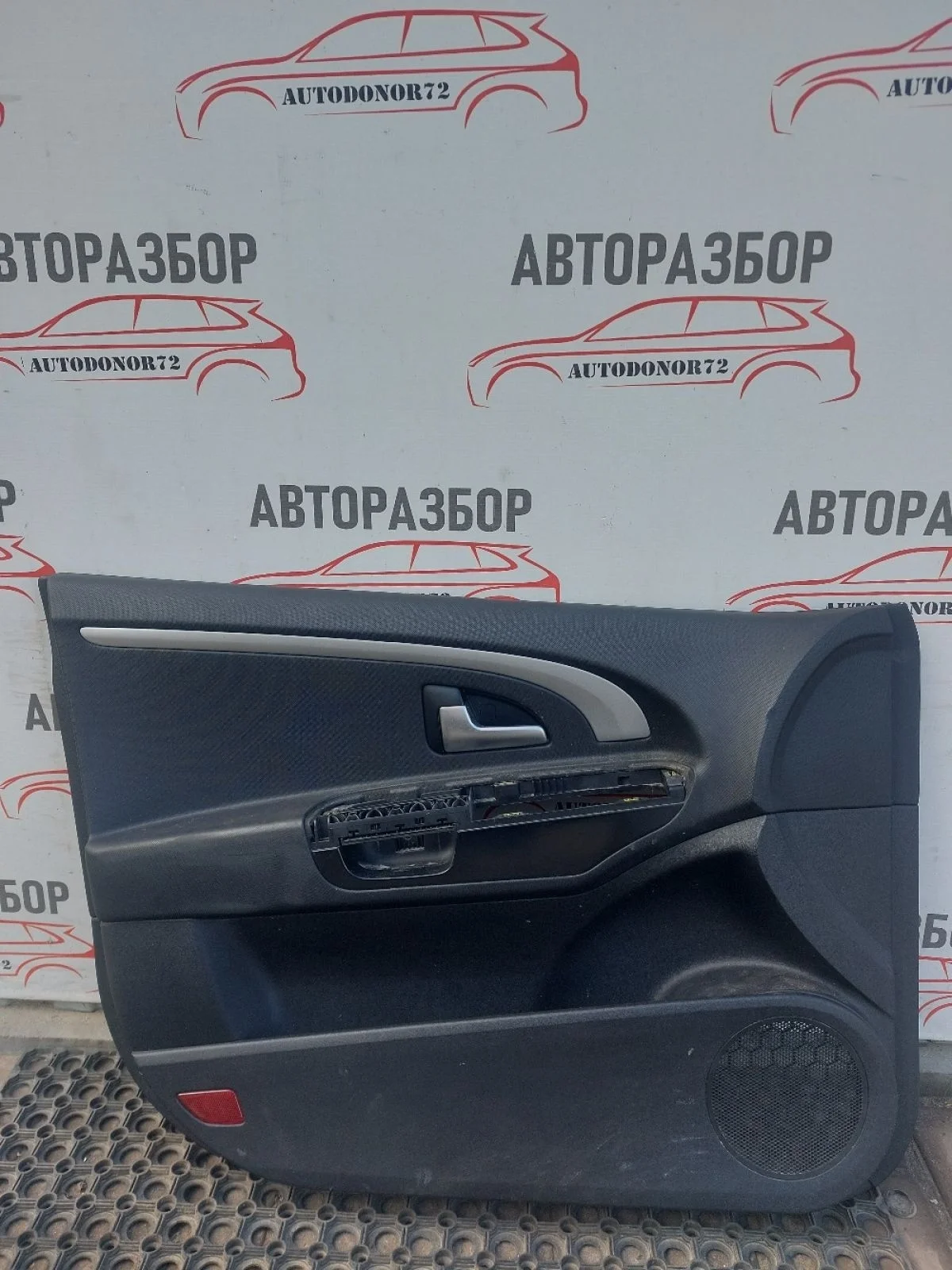 Обшивка двери передняя левая Kia Ceed ED рестайлинг (2010—2012)