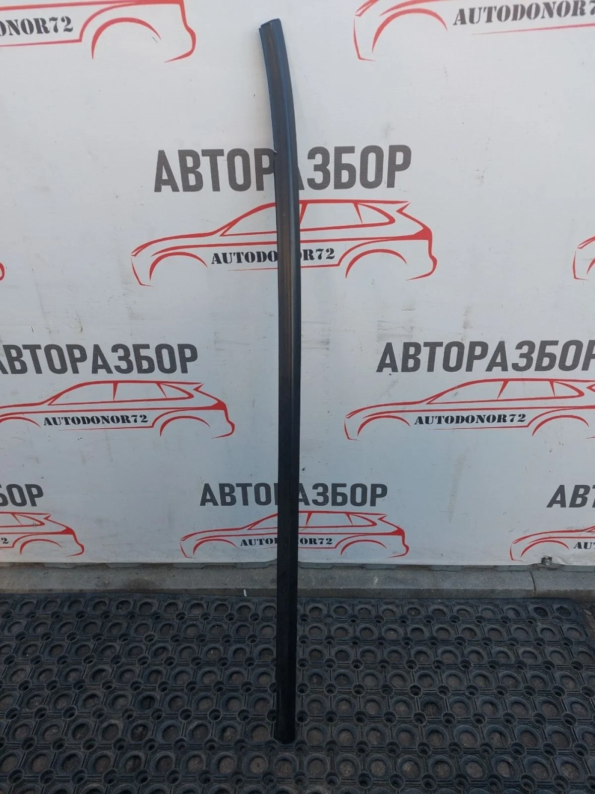 Накладка стекла заднего левого Kia Ceed ED (2006—2010)