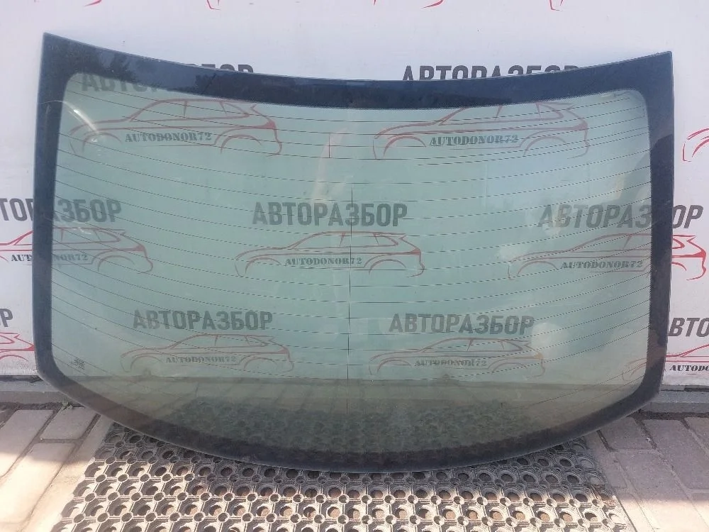 Стекло заднее Toyota Avensis T250 (2003—2006)