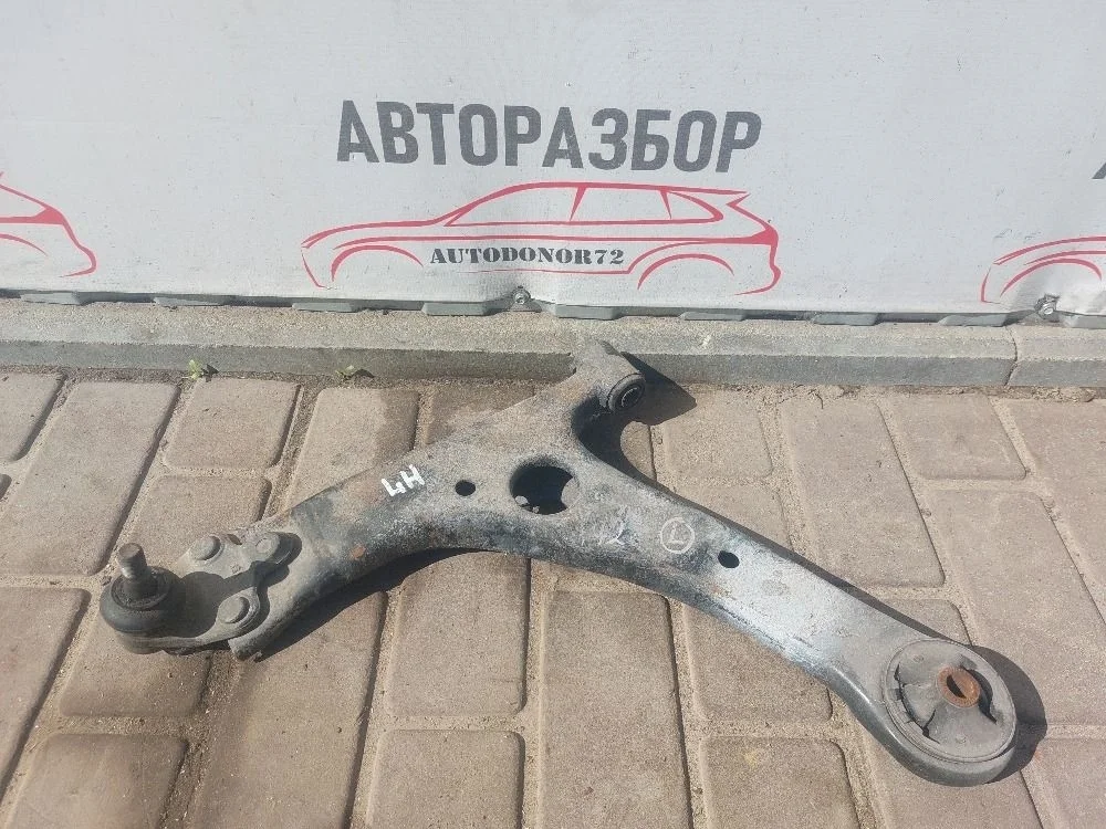 Рычаг передний левый Toyota Avensis T220 (1997—2000)