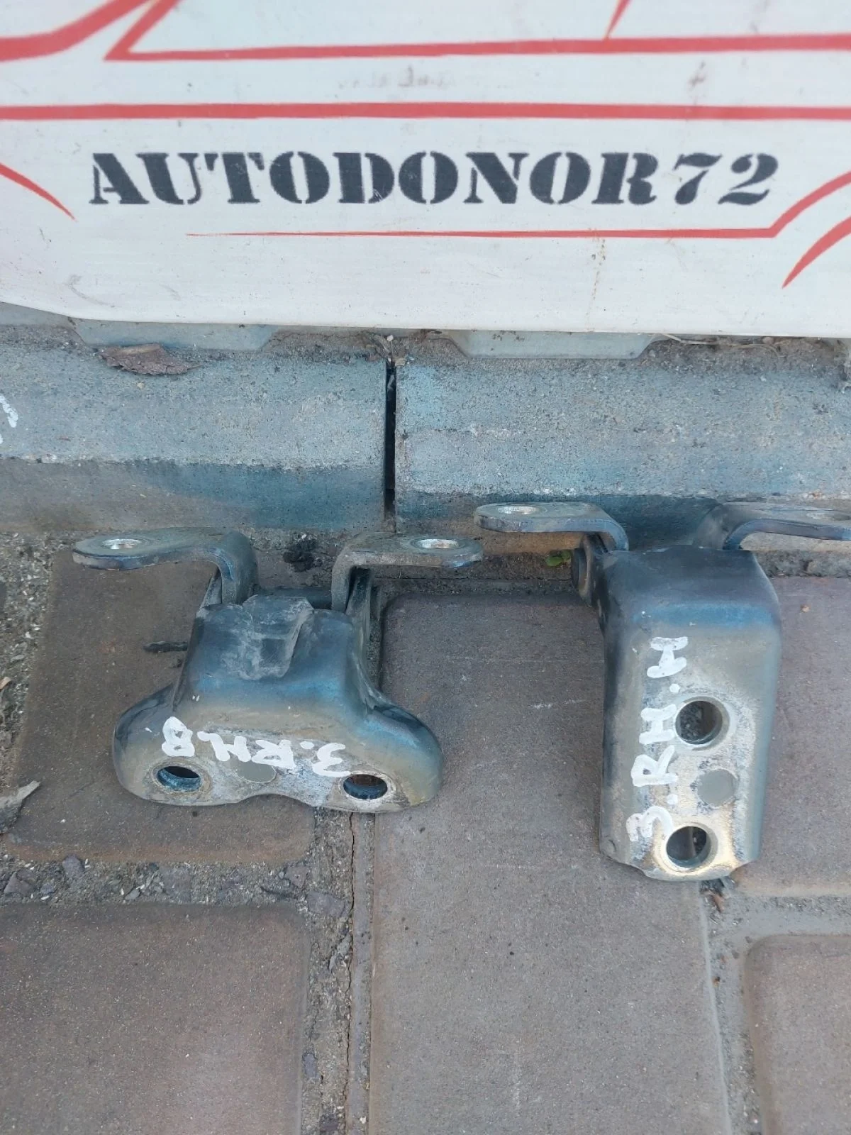 Петли задней правой двери Toyota Avensis T250 рестайлинг (2006—2009)