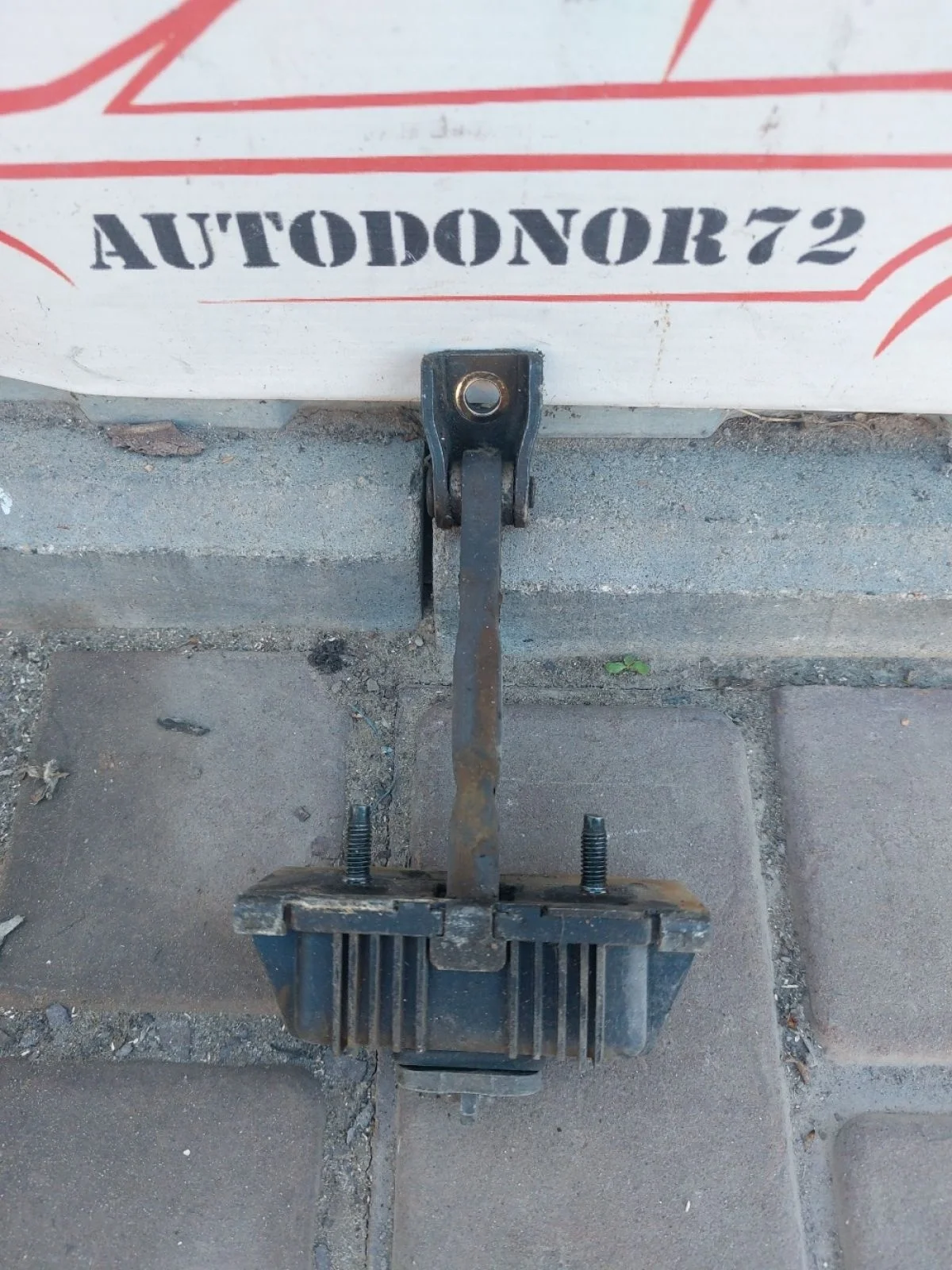 Ограничитель двери передней Toyota Avensis T250 (2003—2006)