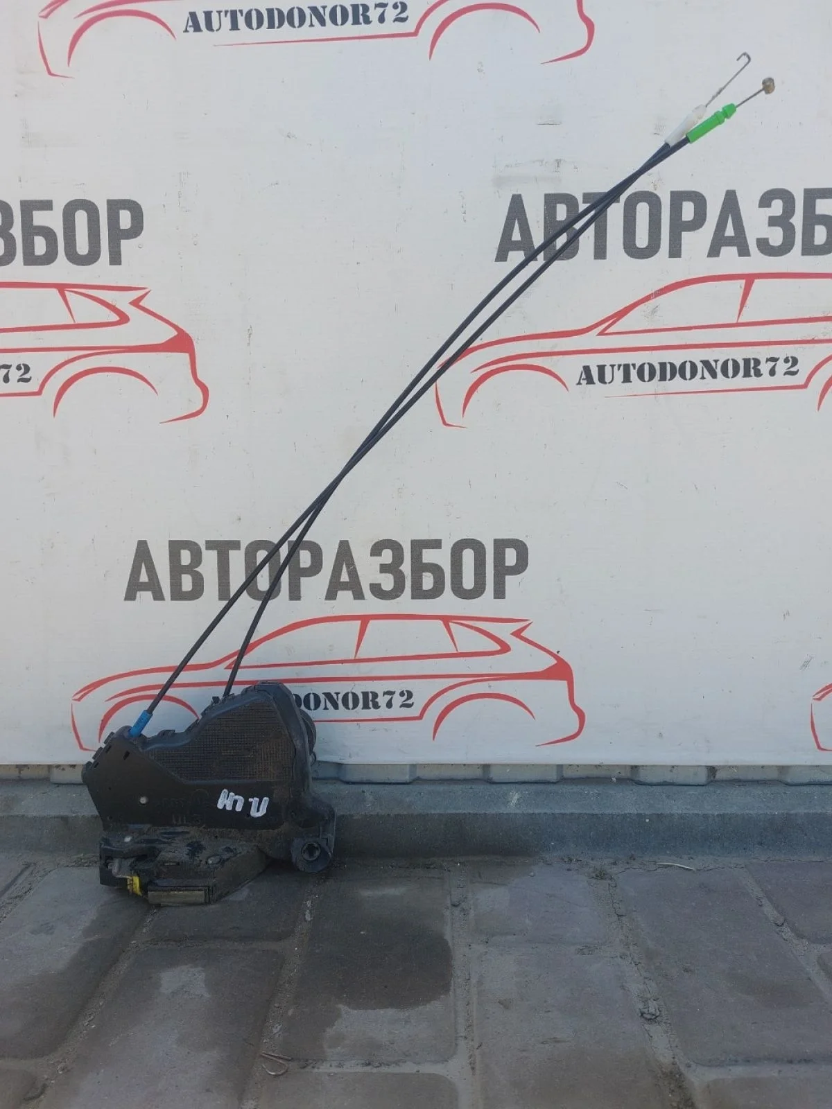 Замок двери передней левой Toyota Avensis T250 (2003—2006)