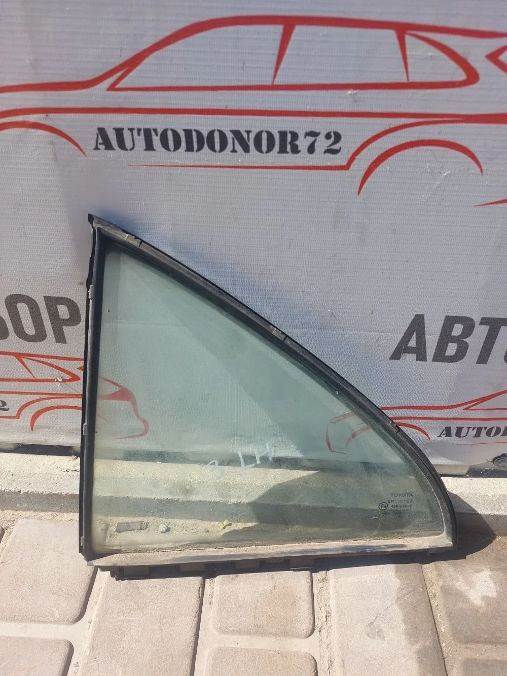 Форточка двери задней левой Toyota Avensis T250 (2003—2006)