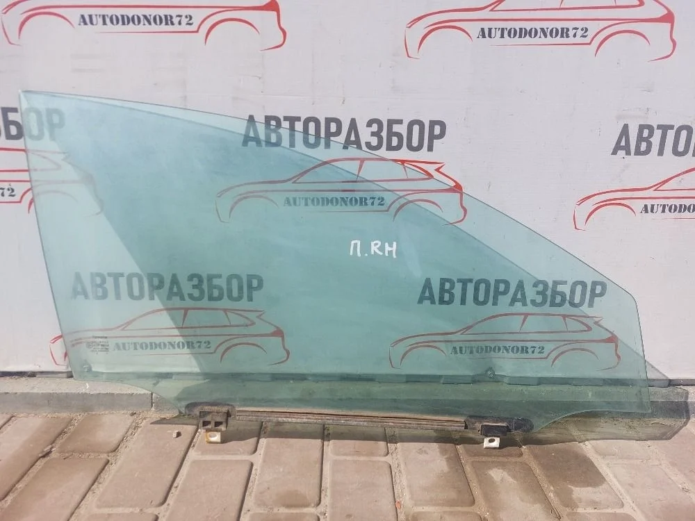 Стекло двери передней правой Toyota Avensis T250 (2003—2006)