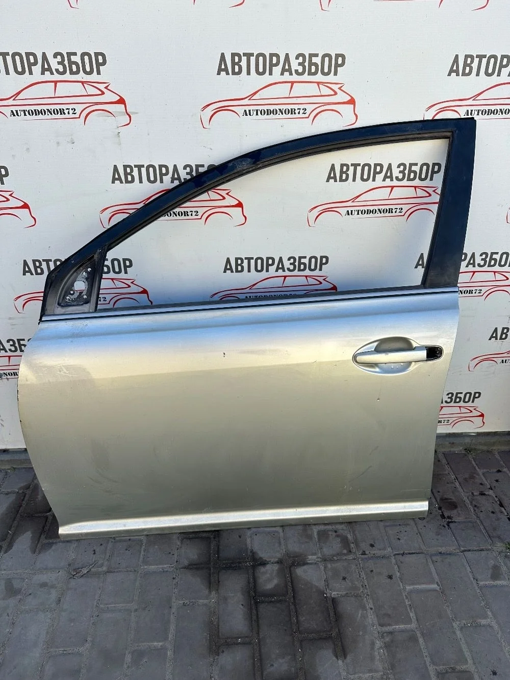 Дверь передняя левая Toyota Avensis T250 (2003—2006)