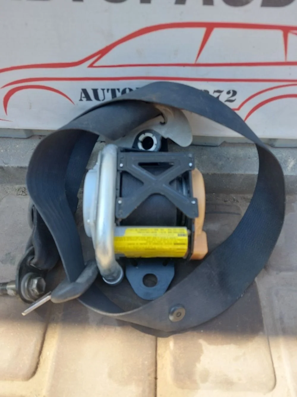 Ремень безопасности передний правый Toyota Avensis T250 рестайлинг (2006—2009)