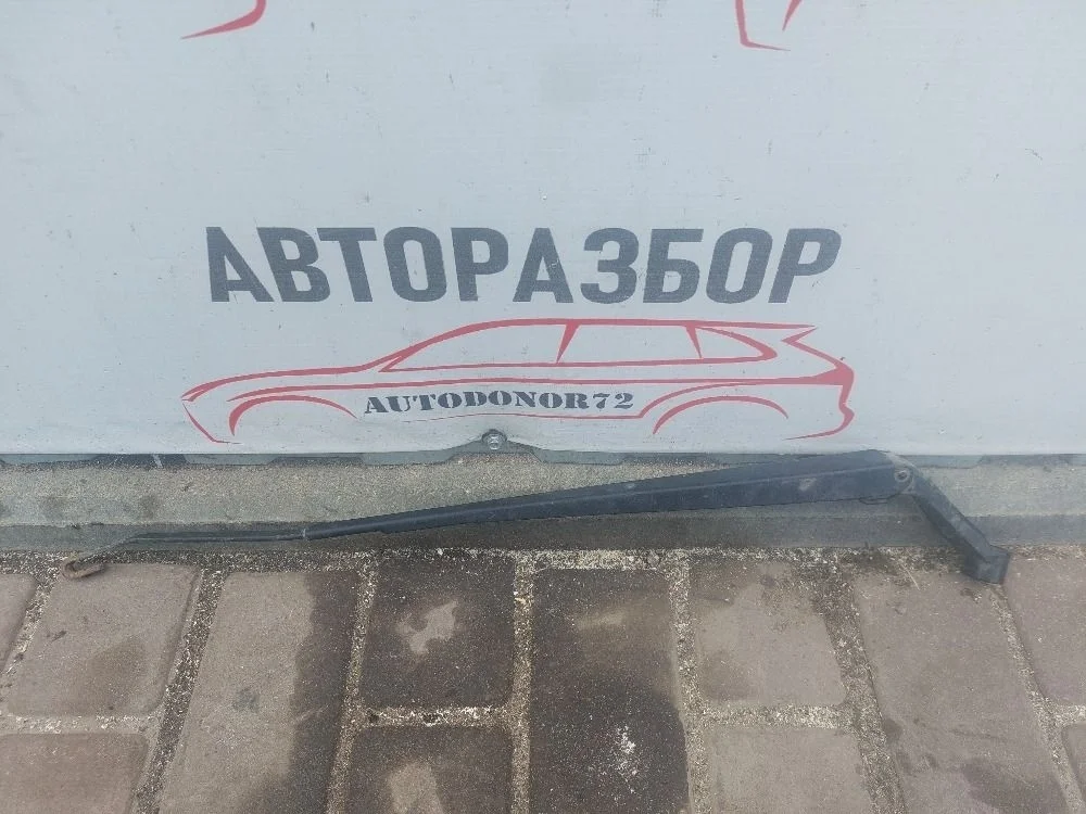 Поводок стеклоочистителя правый Toyota Avensis T250 (2003—2006)