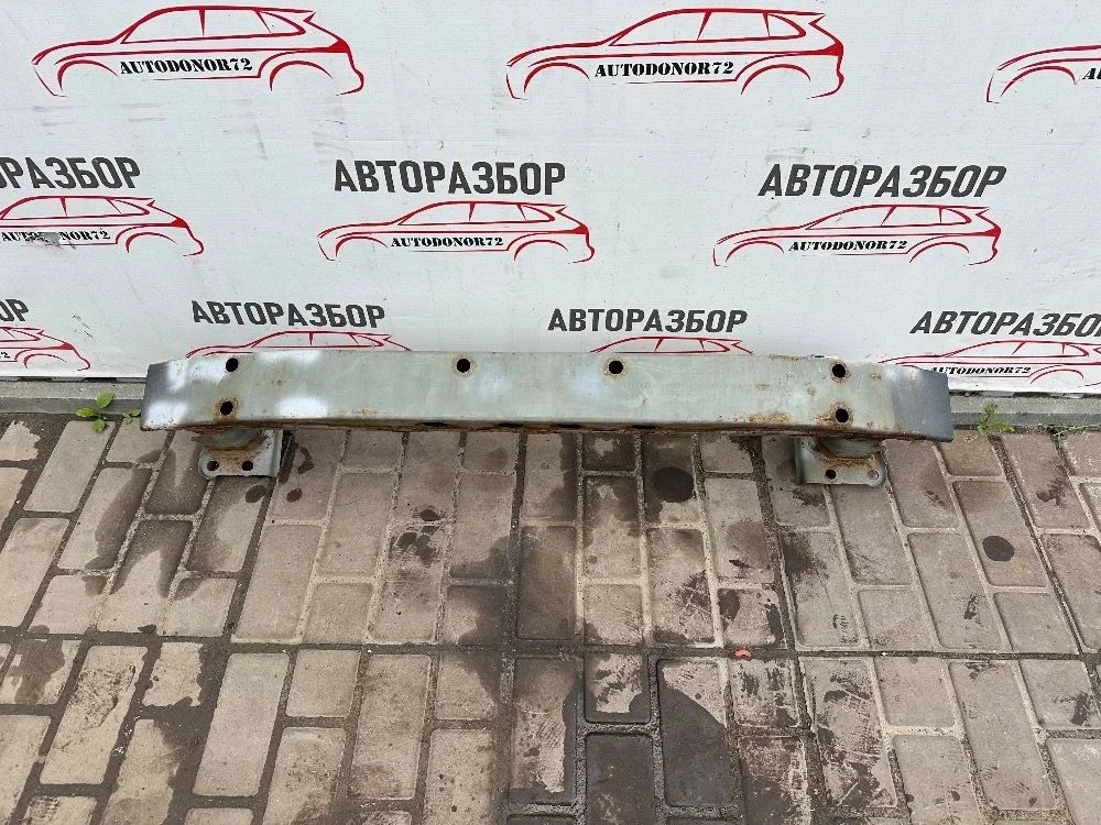 Усилитель переднего бампера Toyota Avensis T250 (2003—2006)