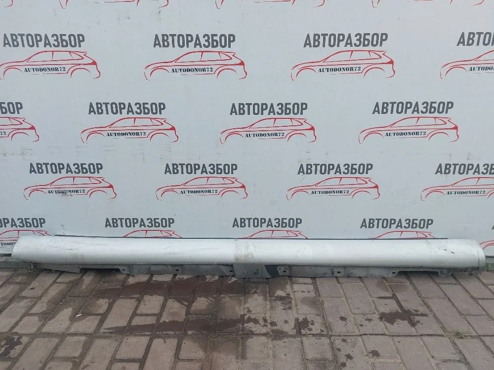 Накладка порога правая Toyota Avensis T250 (2003—2006)