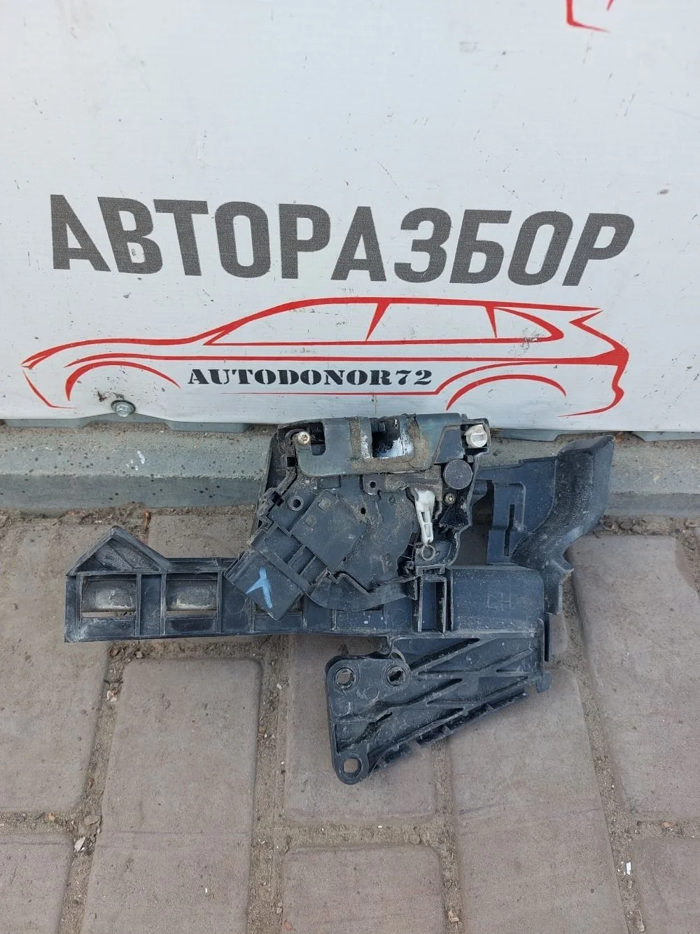 Замок двери задней левой Ford Focus II рестайлинг (2007—2011)