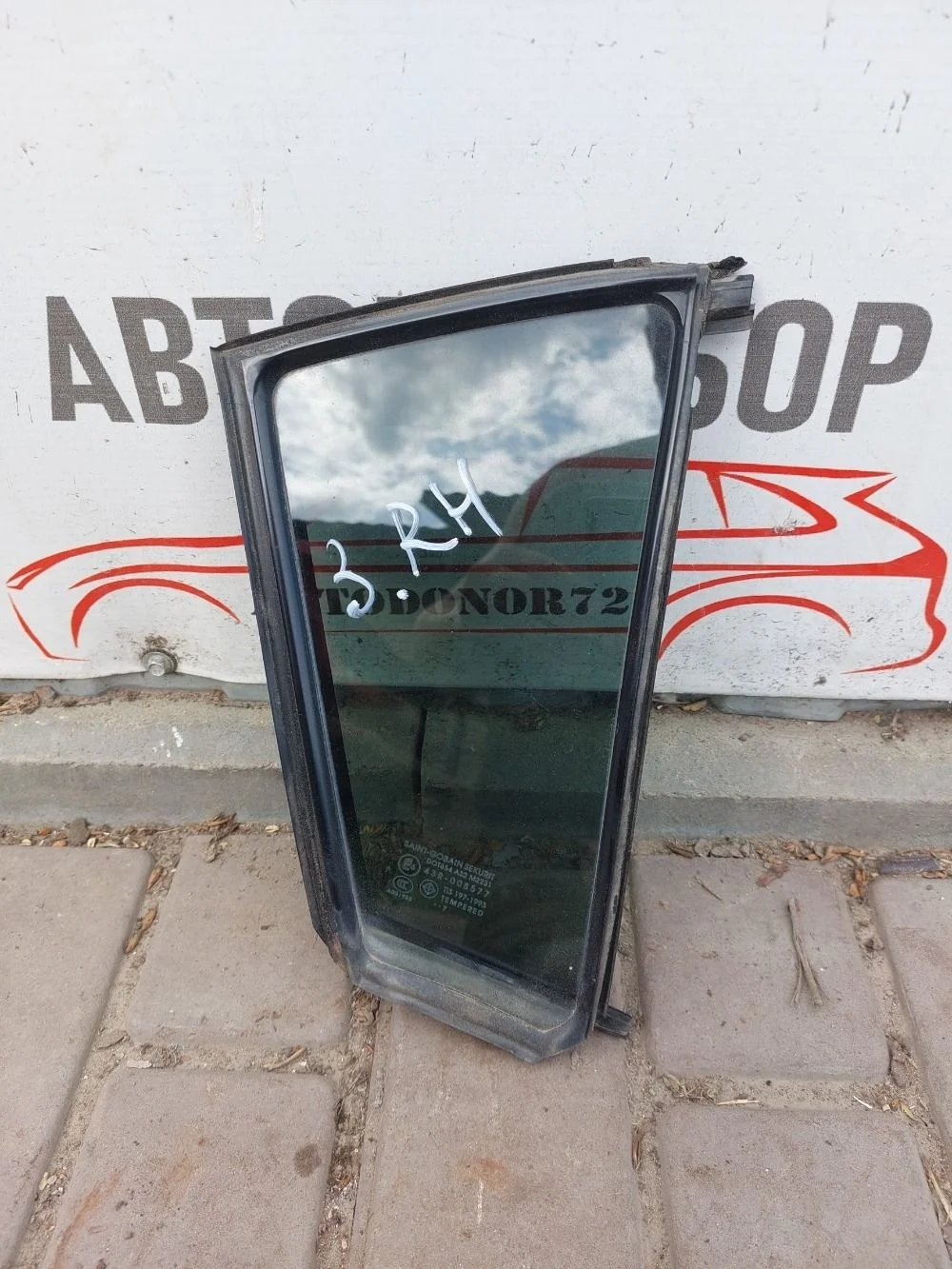 Форточка двери задней правой Mazda 3 BK рестайлинг (2006—2009)