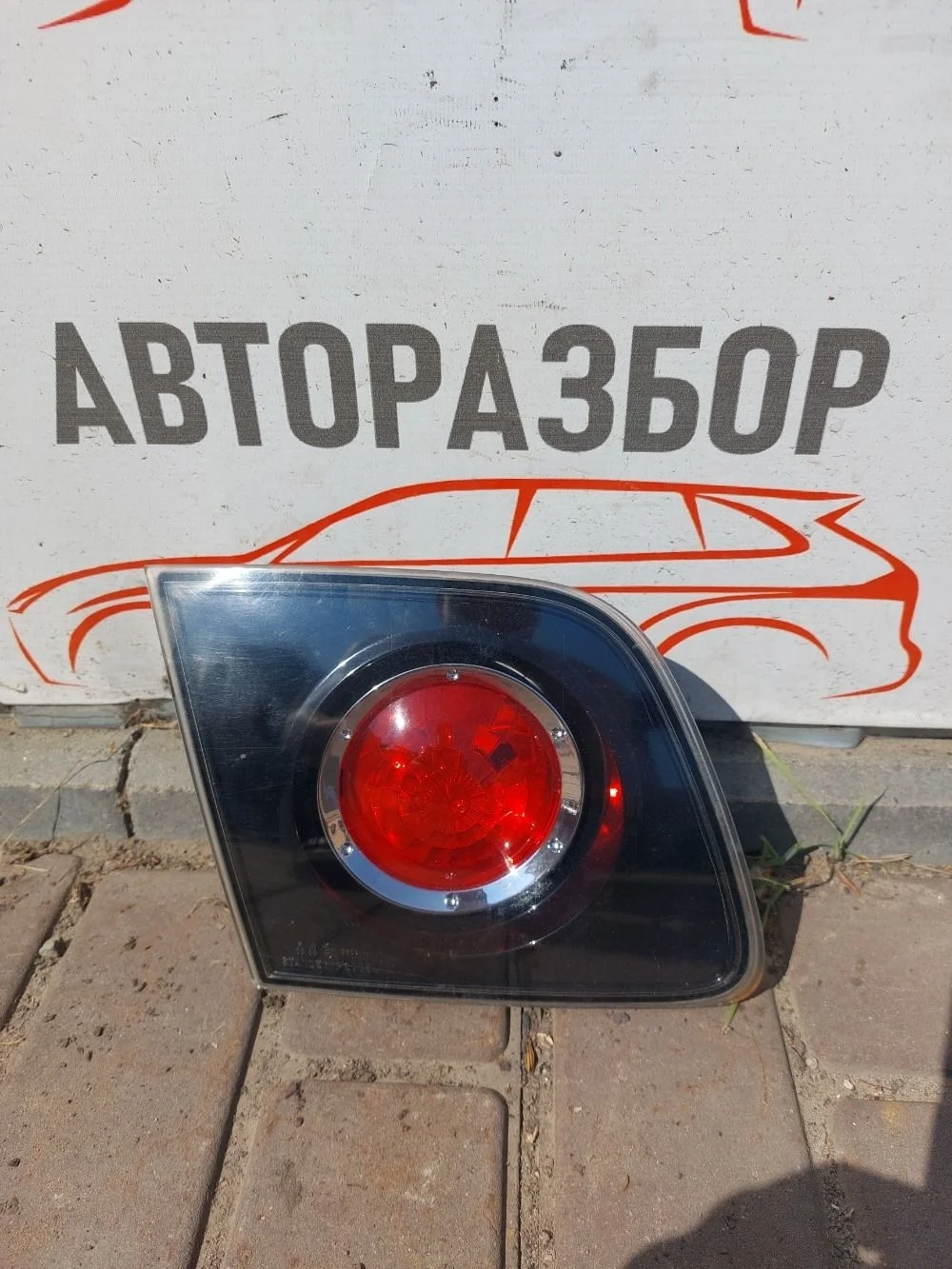 Фонарь внутренний левый Mazda 3 BK (2003—2006)