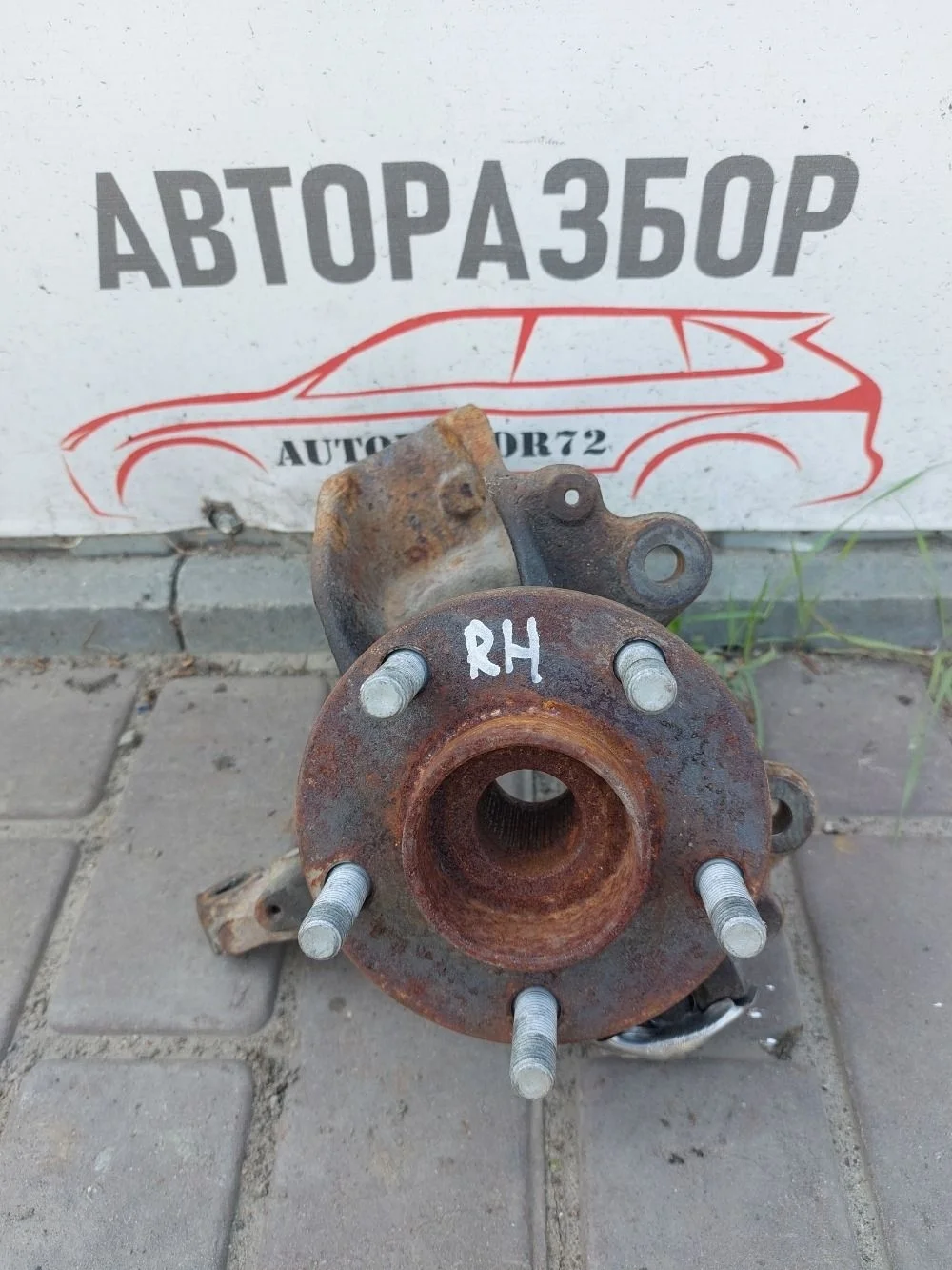 Кулак поворотный передний правый Ford Focus II (2005—2008)