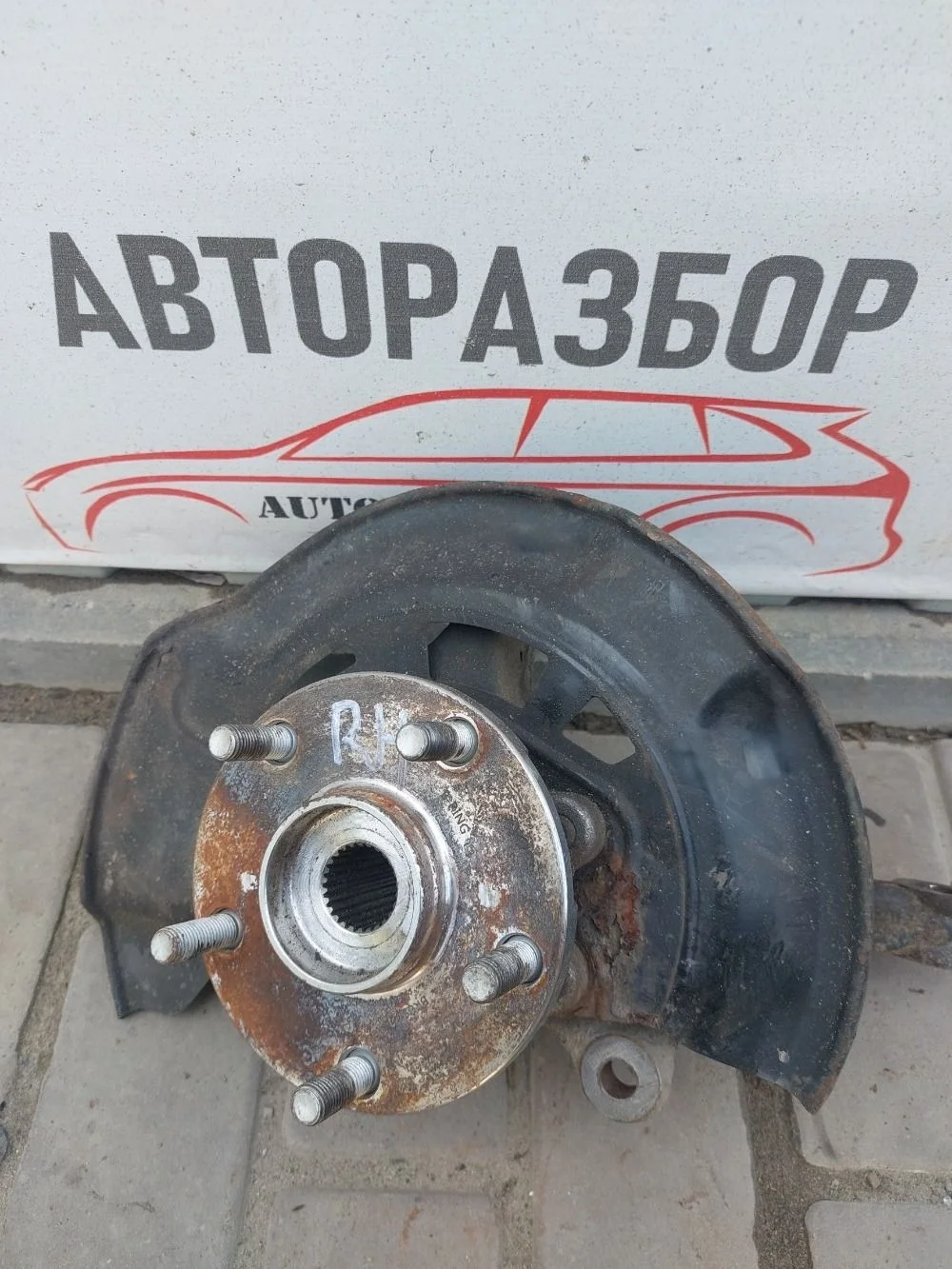 Кулак поворотный передний правый Toyota Avensis T270 рестайлинг (2011—2015)