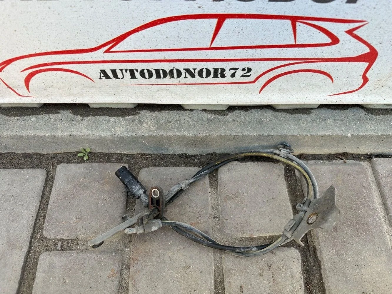 Датчик абс передний правый Toyota Avensis T270 (2008—2011)