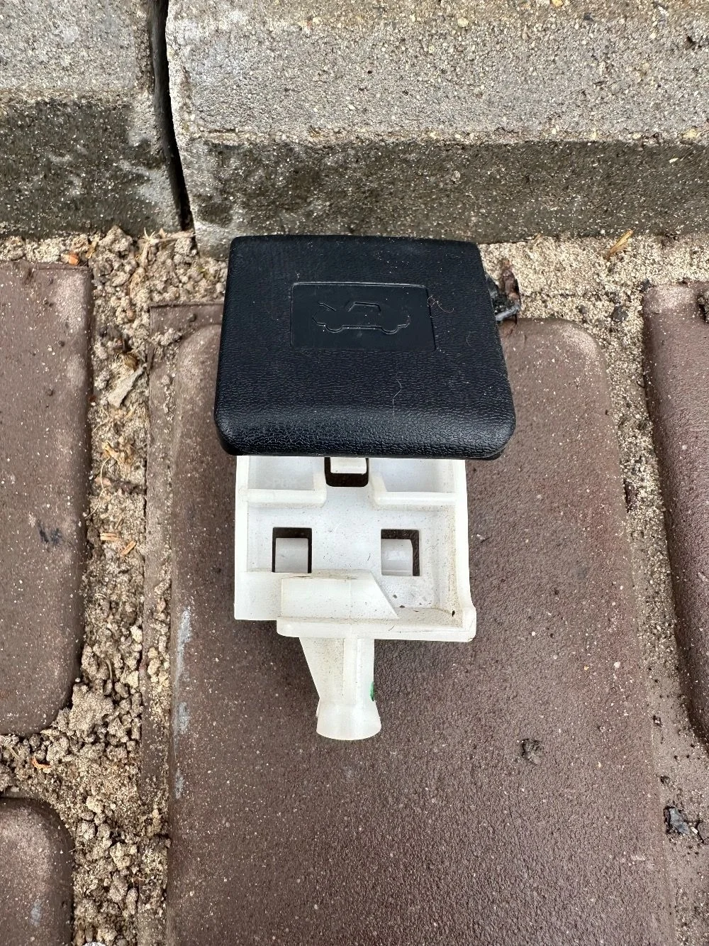 Ручка открывания капота Toyota Avensis T270 (2008—2011)