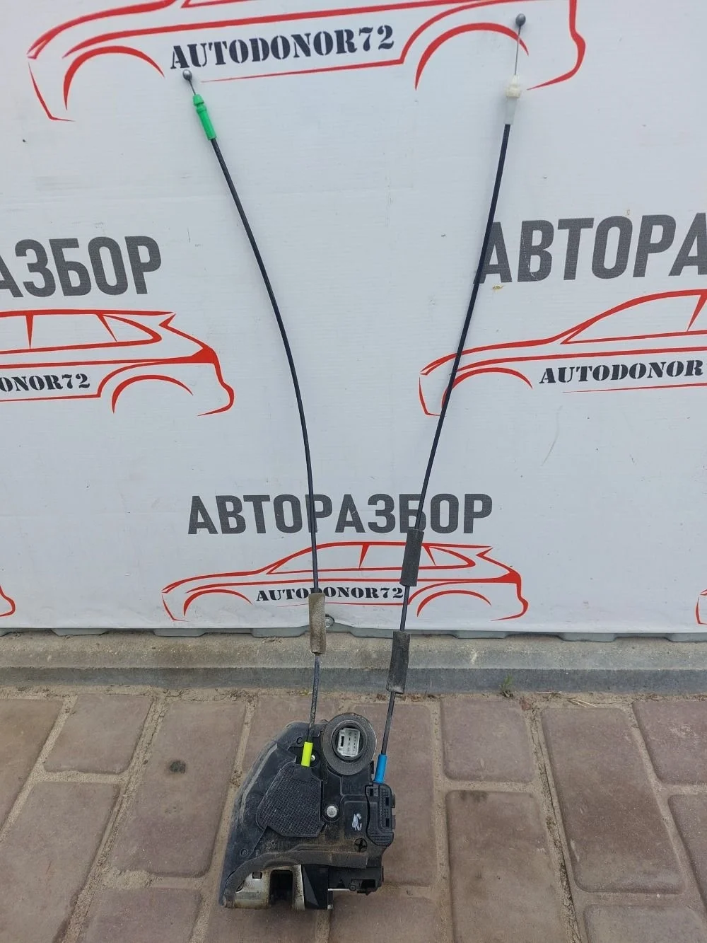 Замок двери задней левой Toyota Avensis T270 (2008—2011)