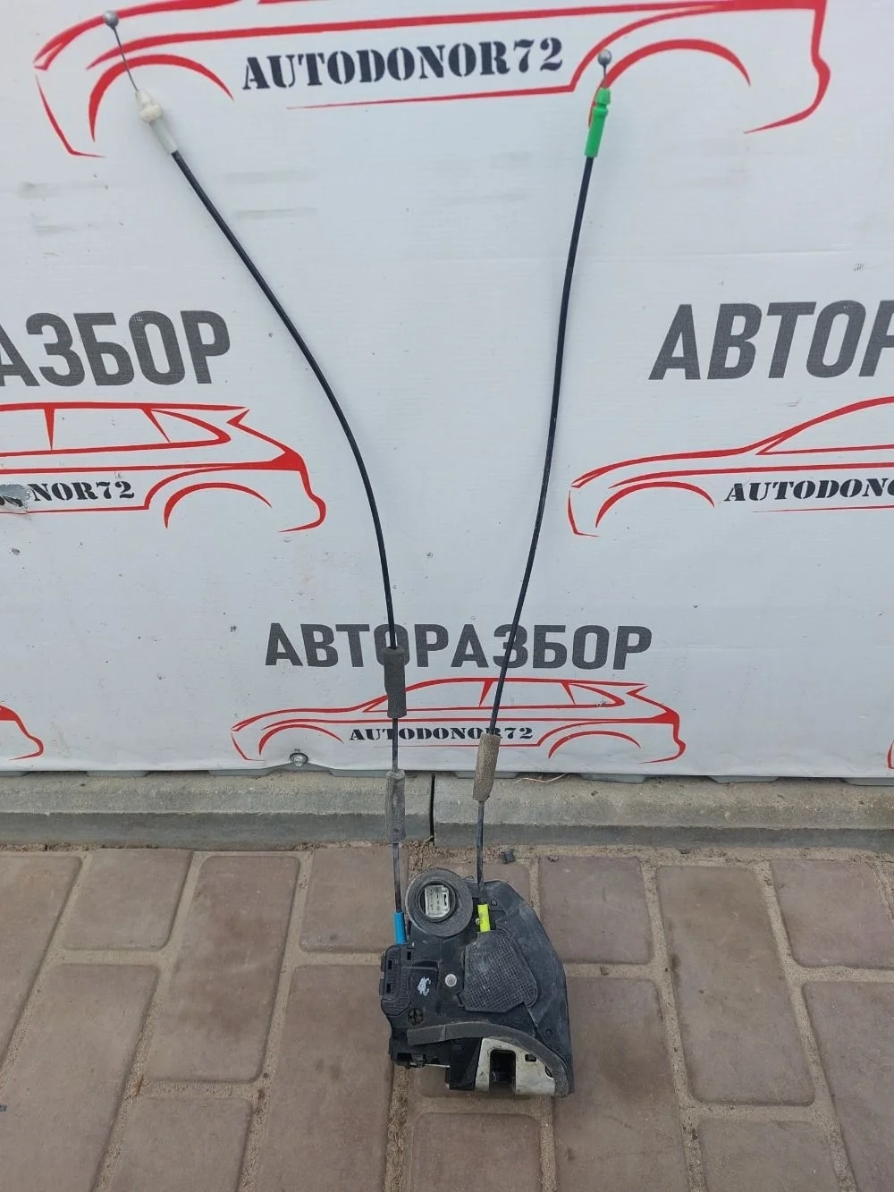 Замок двери задней правой Toyota Avensis T250 рестайлинг (2006—2009)