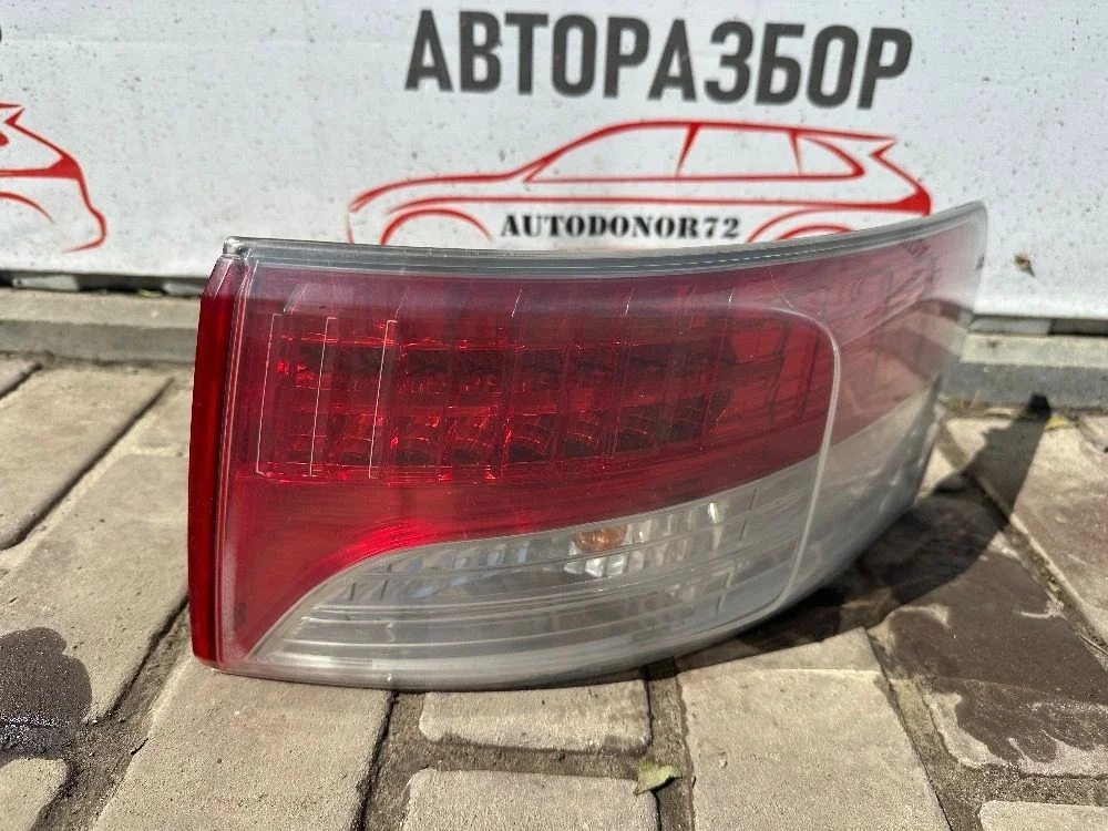 Фонарь задний правый Toyota Avensis T270 (2008—2011)