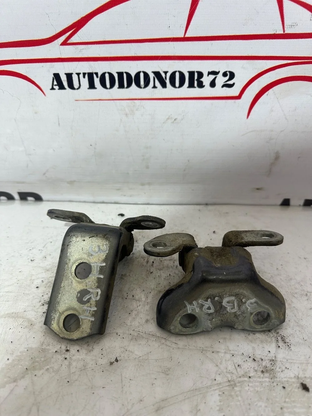 Петли задней правой двери Toyota Avensis T250 рестайлинг (2006—2009)