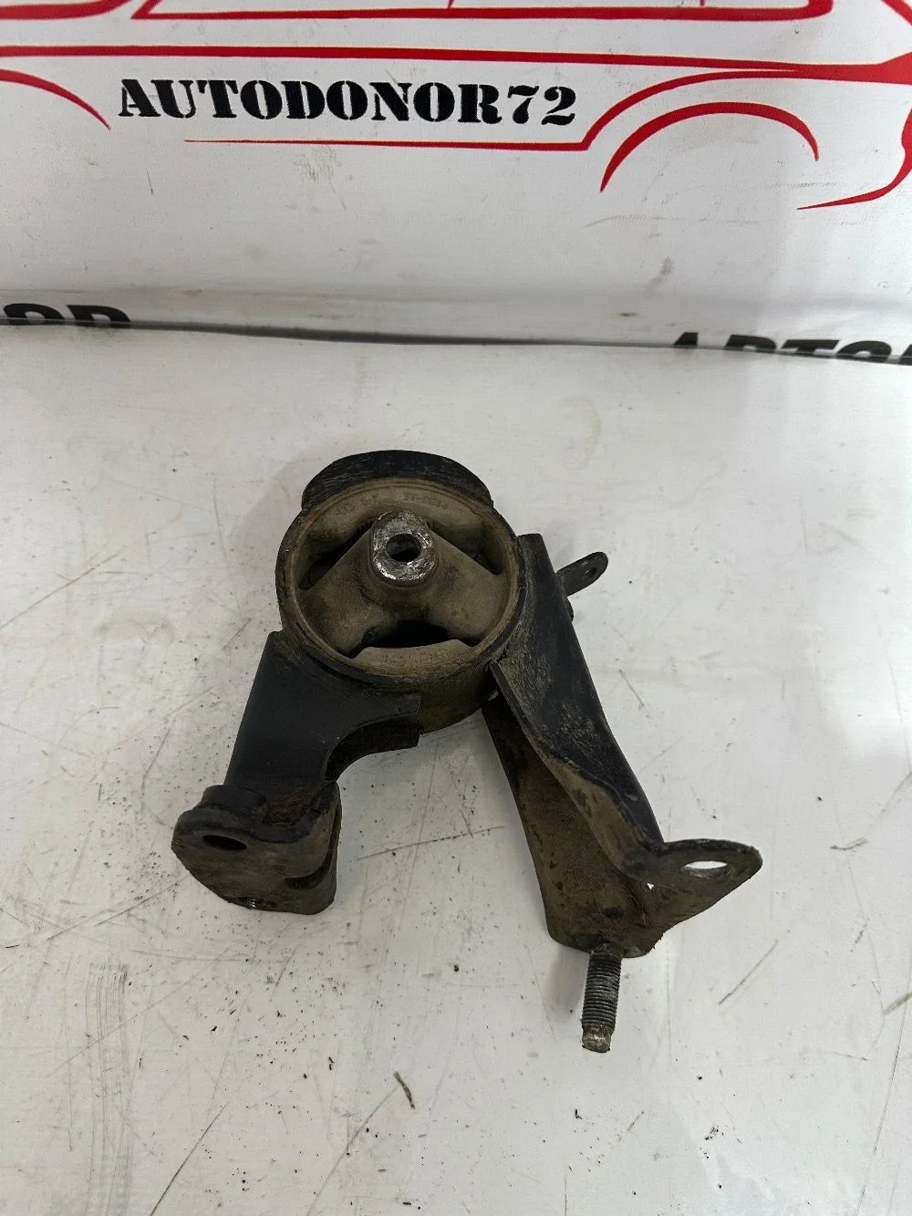 Опора двигателя задняя Toyota Avensis T270 (2008—2011)