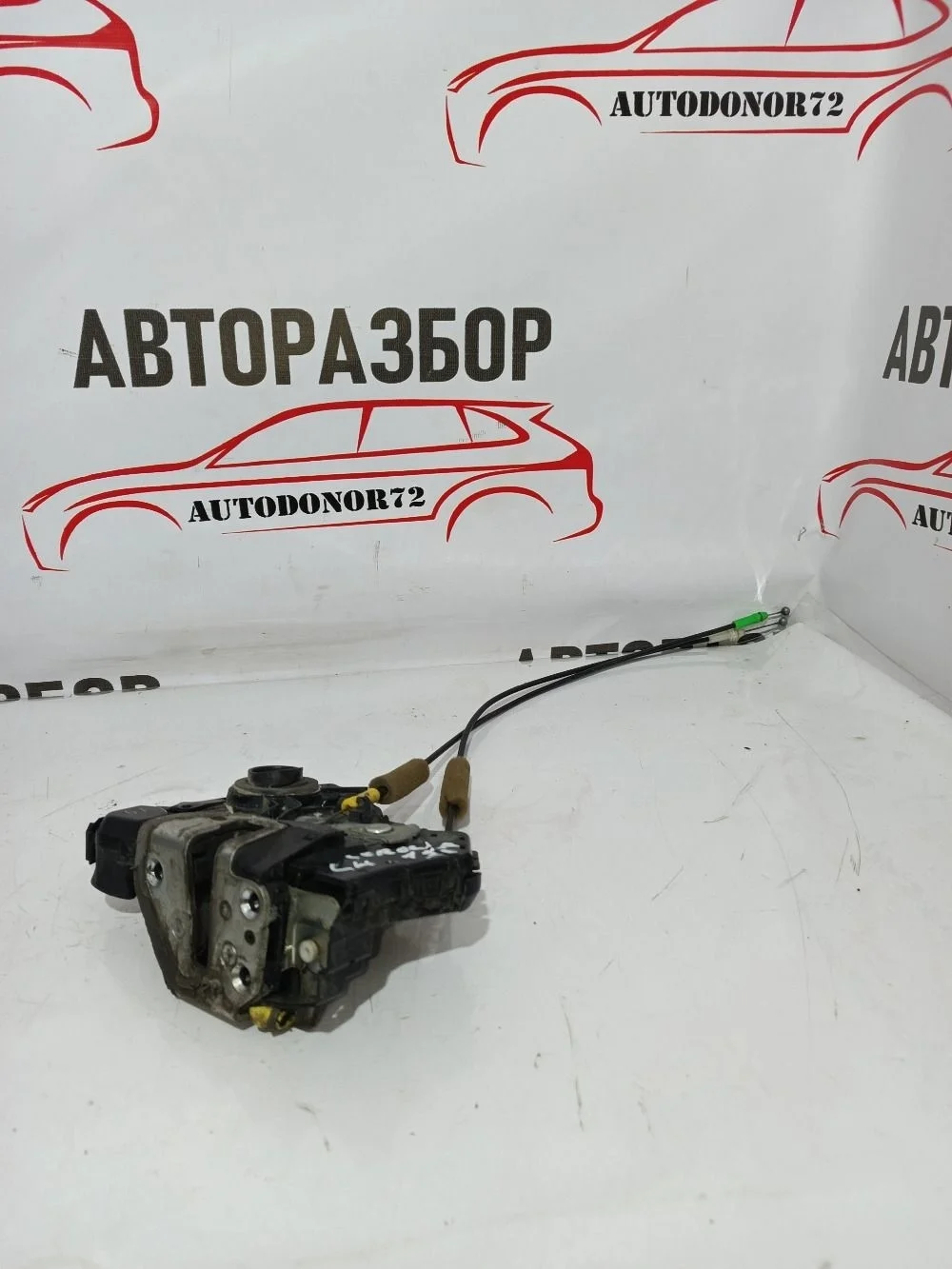 Замок двери передней левой Toyota Corolla X (2006—2010)