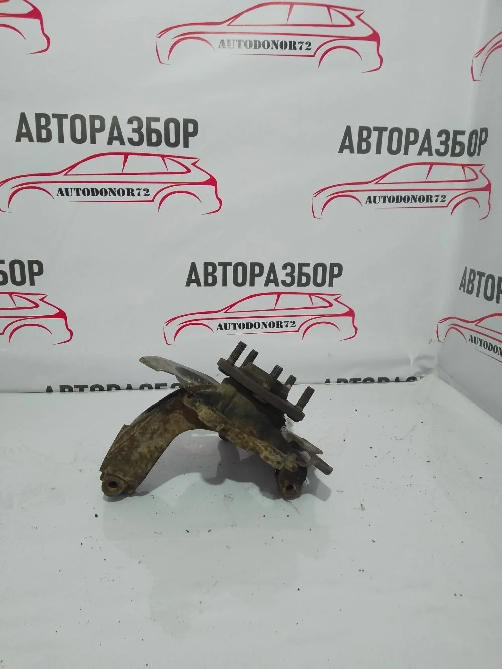 Кулак поворотный передний левый Mazda 3 BL (2008—2011)