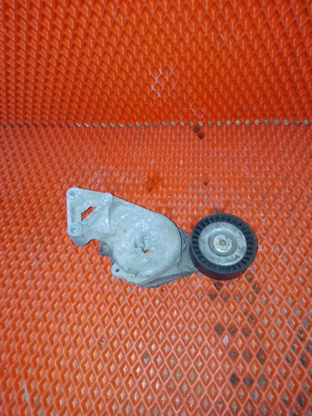 Натяжитель приводного ремня Volkswagen Golf Plus I (2005—2009)