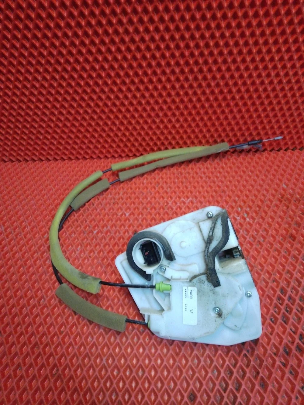 Замок двери передней правой Mazda 3 BL (2008—2011)