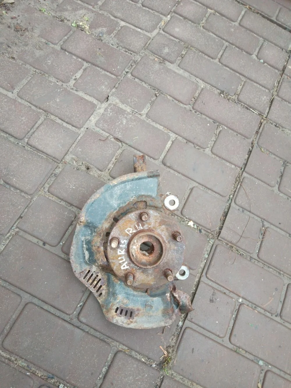 Кулак поворотный перед правый Toyota Auris E150 (2006—2010)