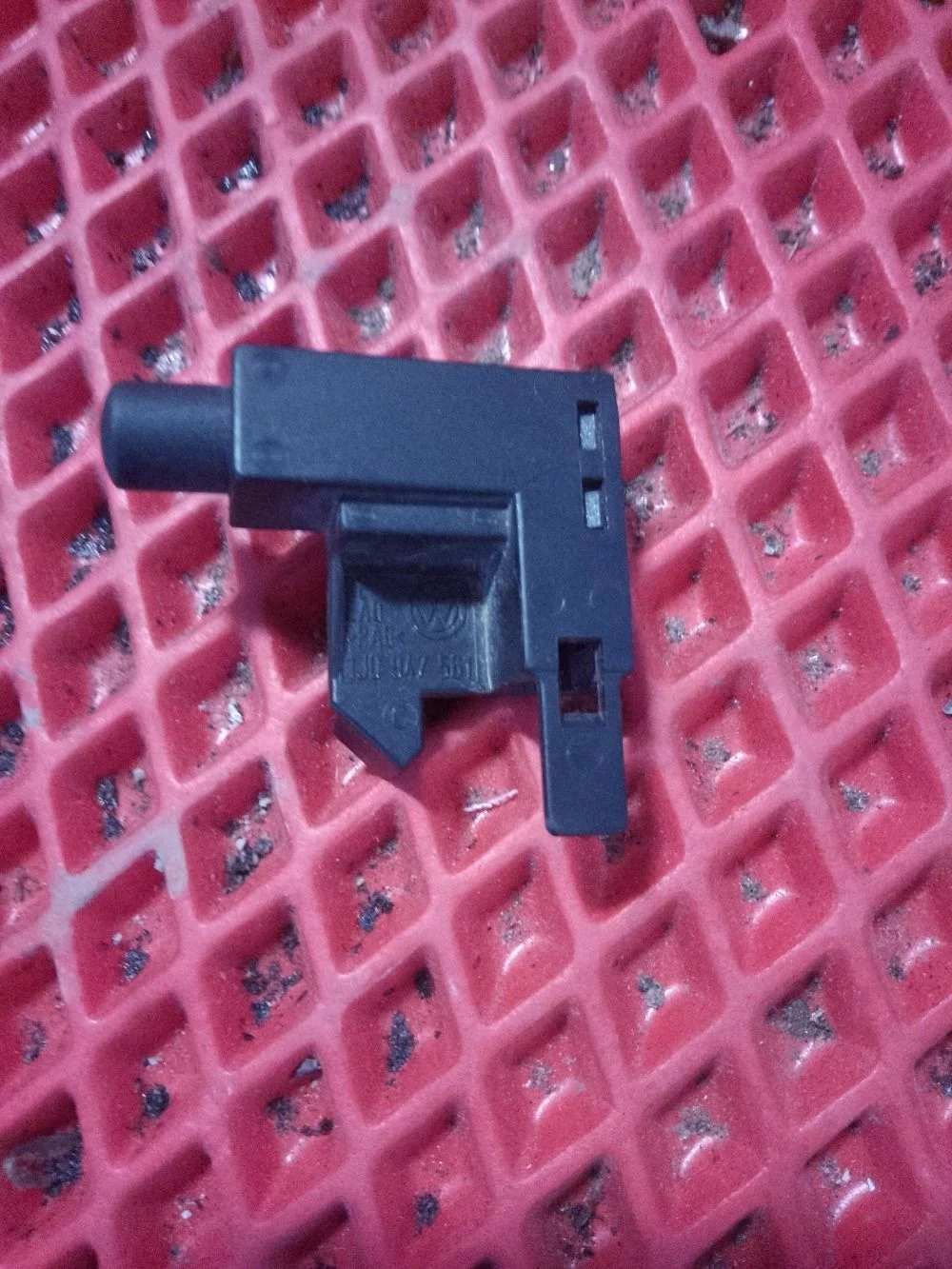 Концевик  стояночного тормоза Volkswagen Golf Plus I (2005—2009)