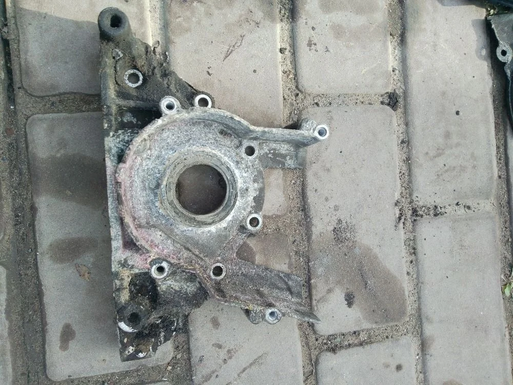 Крышка двигателя Volkswagen Golf Plus I (2005—2009)