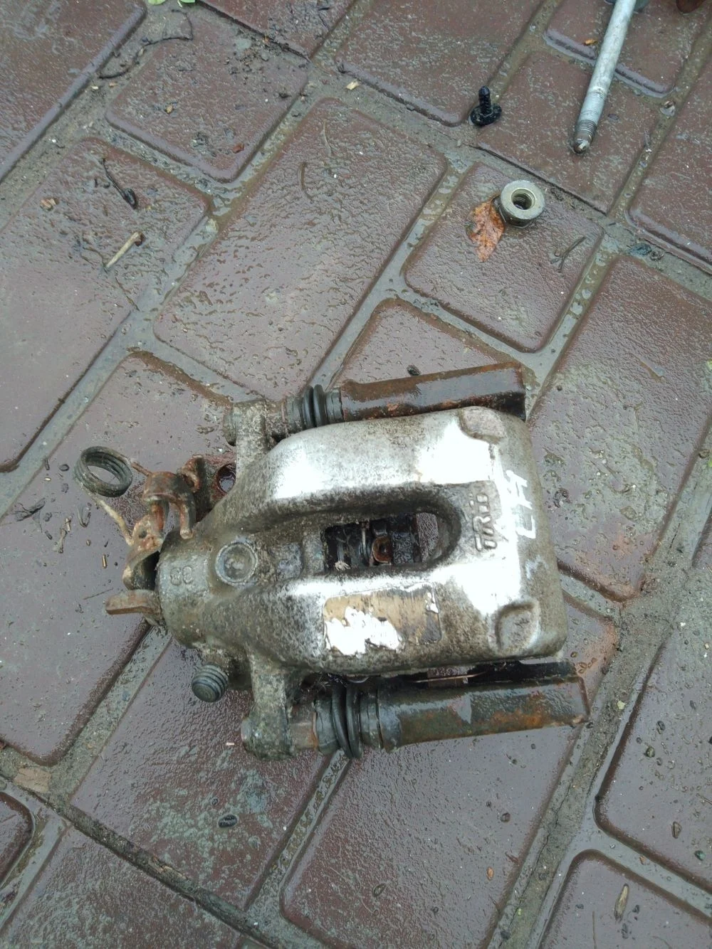 Суппорт задний левый Peugeot 407 I (2004—2011)