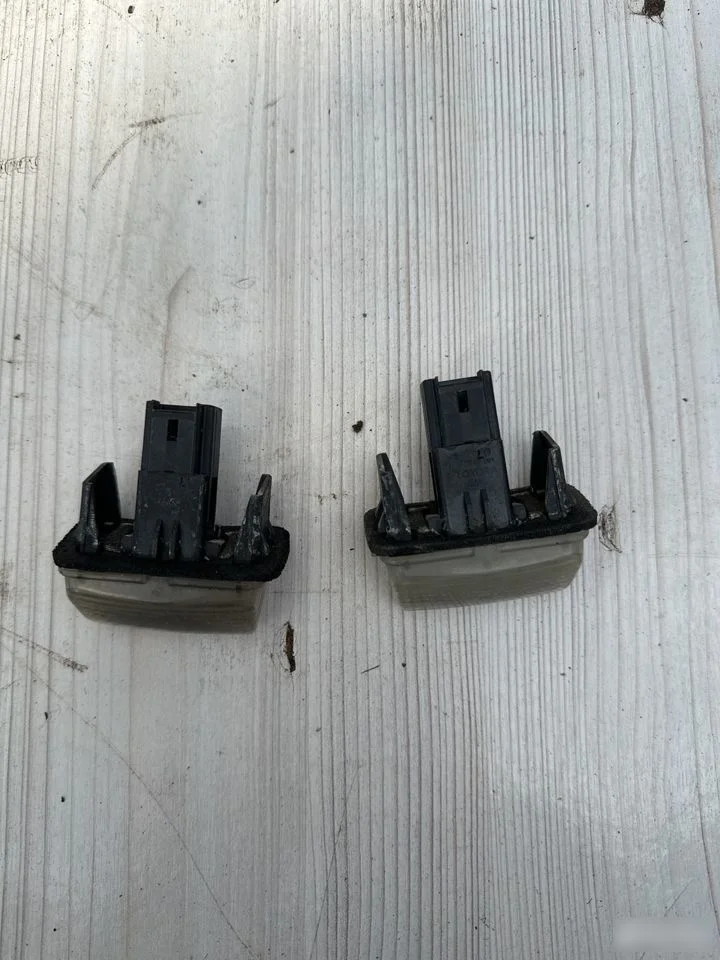 Подсветка номера Toyota Auris E150 (2006—2010)