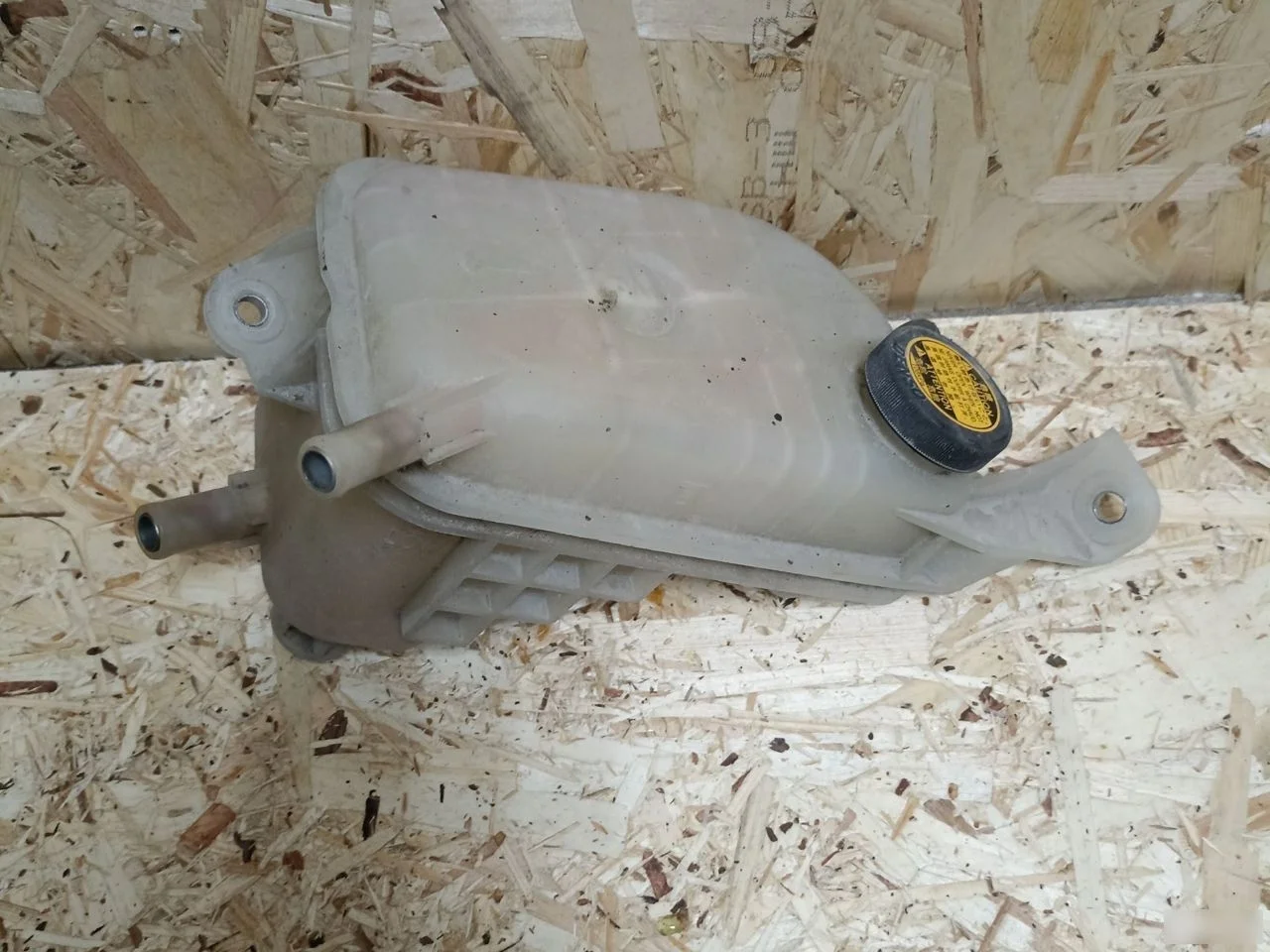 Расширительный бачок Toyota Avensis T270 (2008—2011)