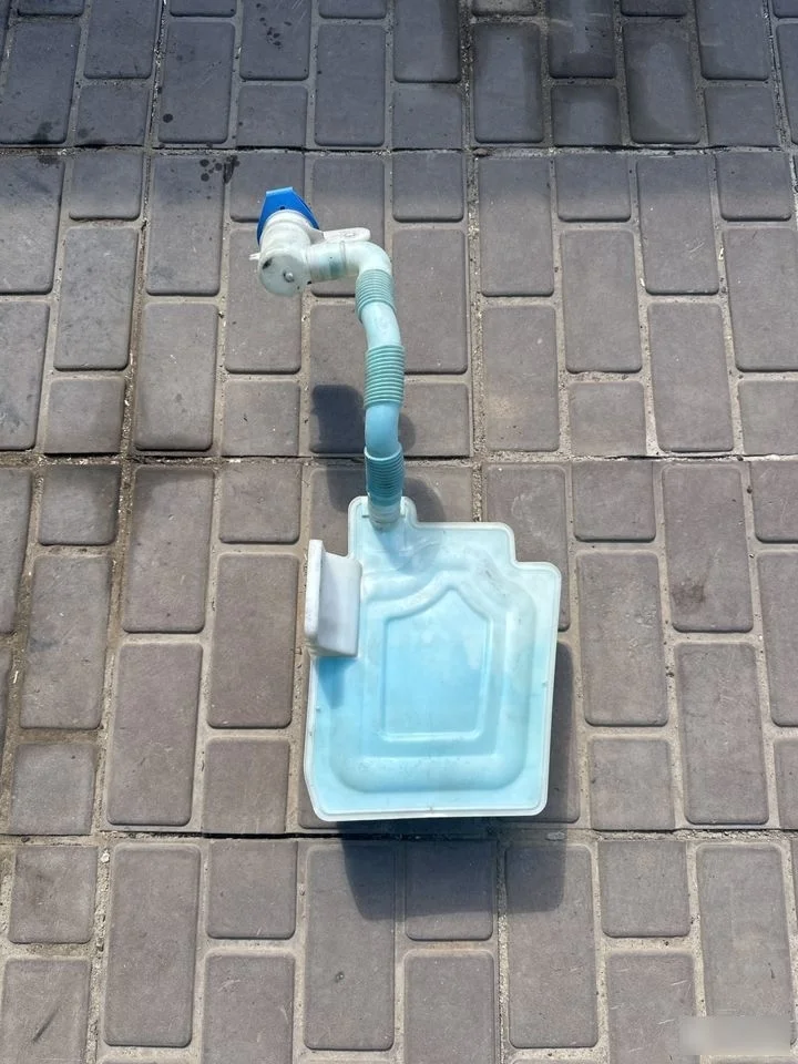 Бачек омывателя Skoda Octavia II (2004—2009)