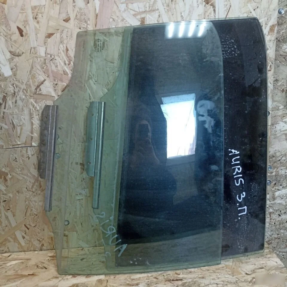 Стекло двери задней правой Toyota Auris E150 (2006—2010)