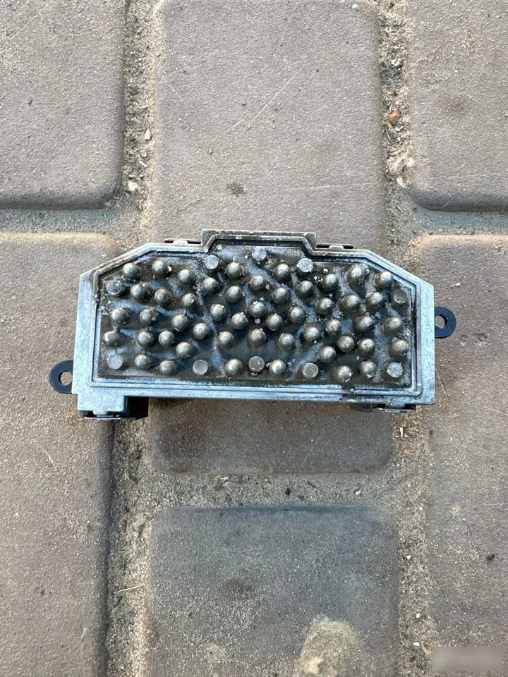 Резистор отопителя Volkswagen Golf Plus I (2005—2009)