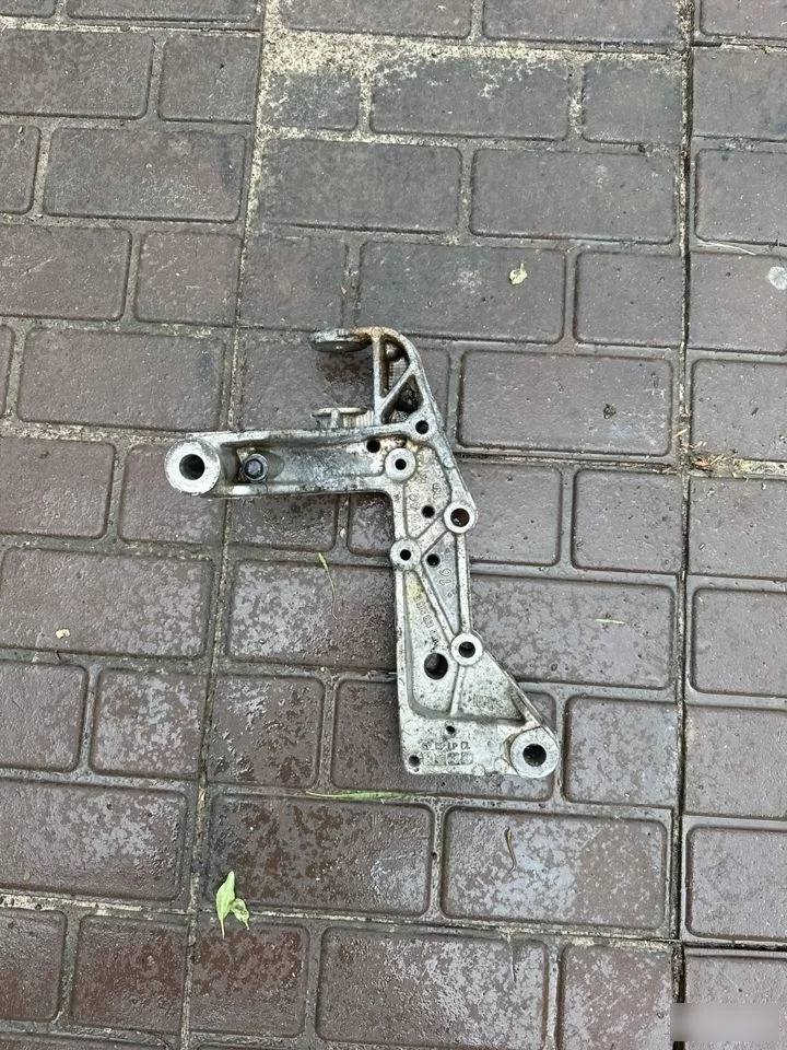 Кронштейн переднего левого рычага Skoda Octavia II рестайлинг (2008—2013)